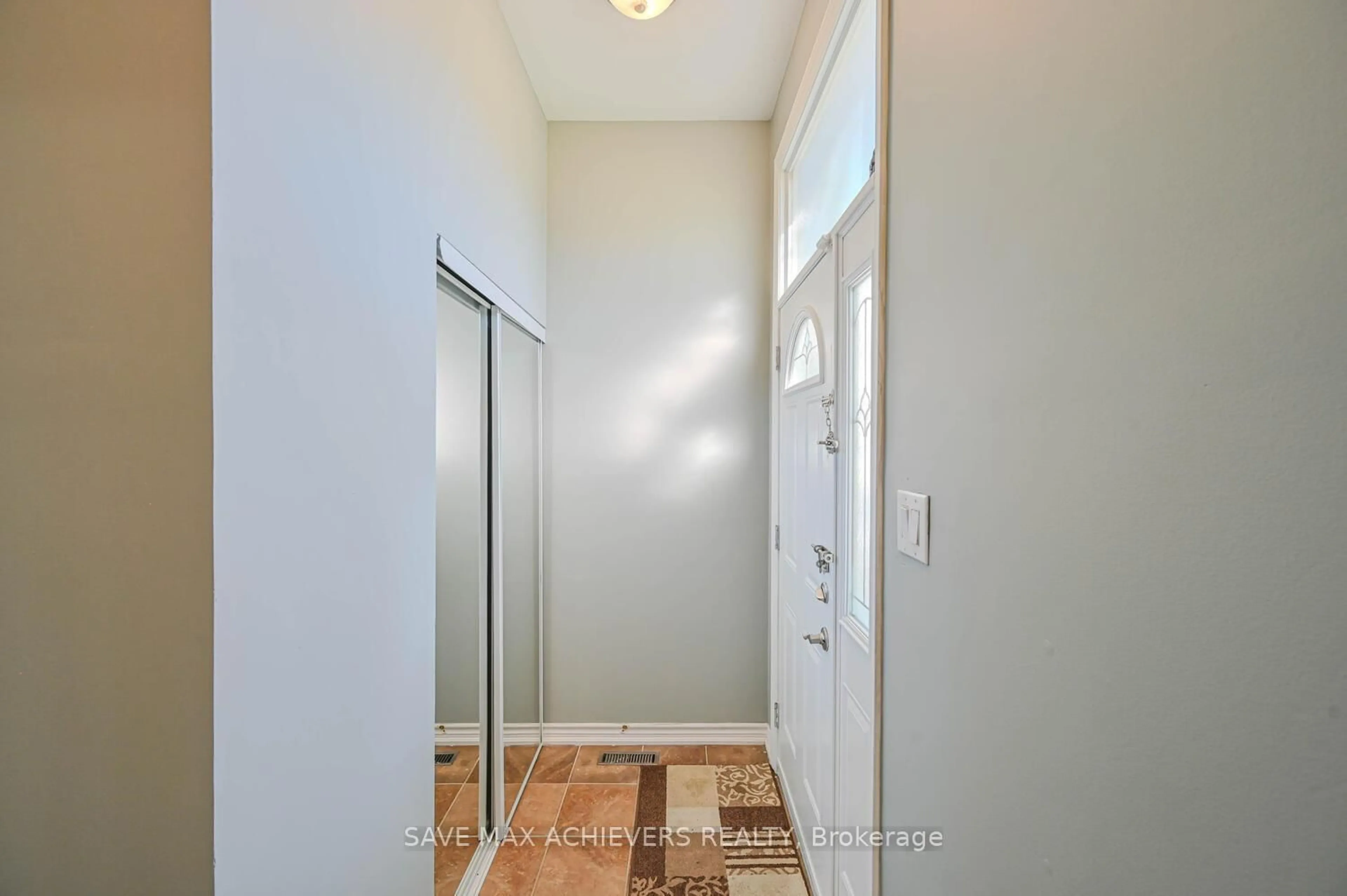 Indoor entryway for 8 Earnscliffe Gate, Brampton Ontario L6T 3B3