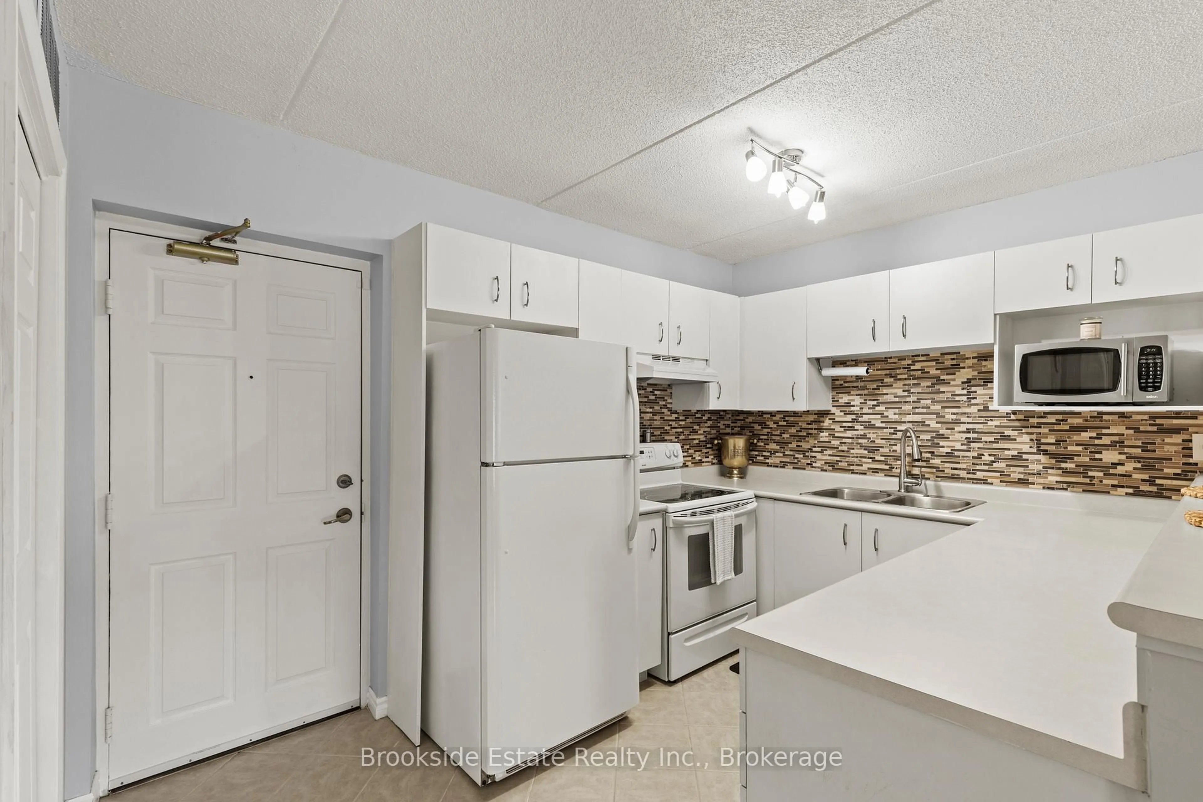 Standard kitchen, unknown for 1431 Walkers Line #103, Burlington Ontario L7M 4P3