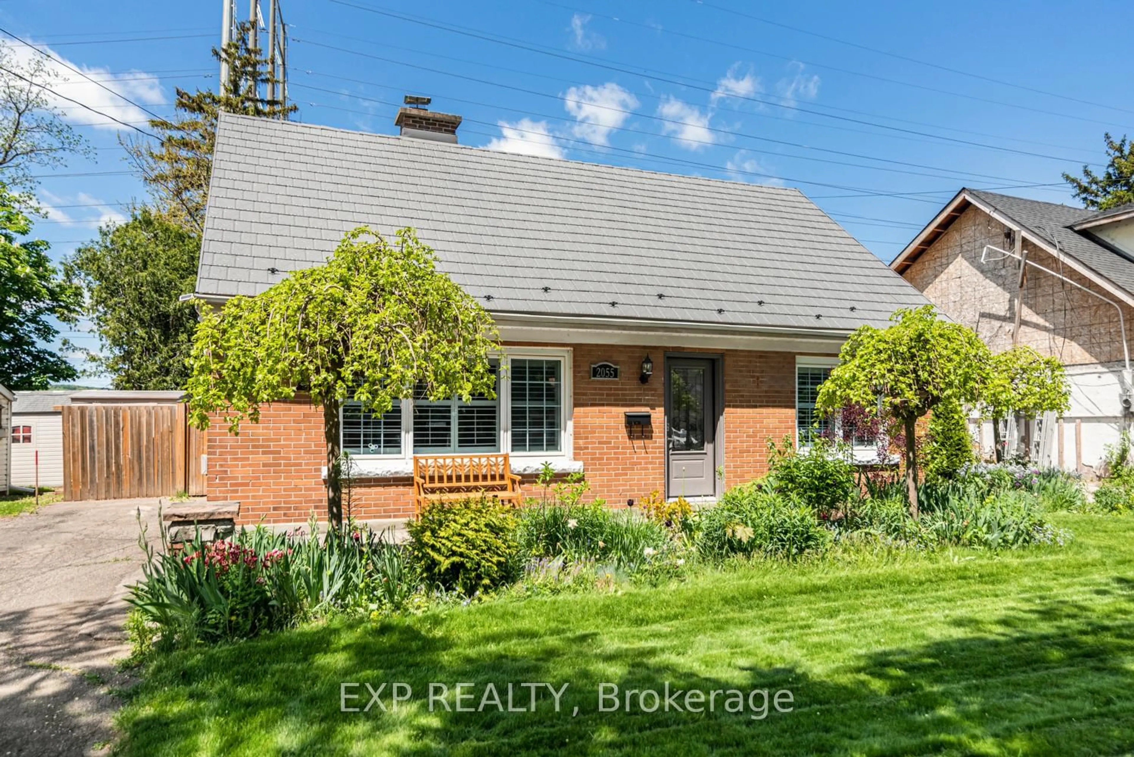 Home with brick exterior material, street for 2055 Churchill Ave, Burlington Ontario L7R 3T8