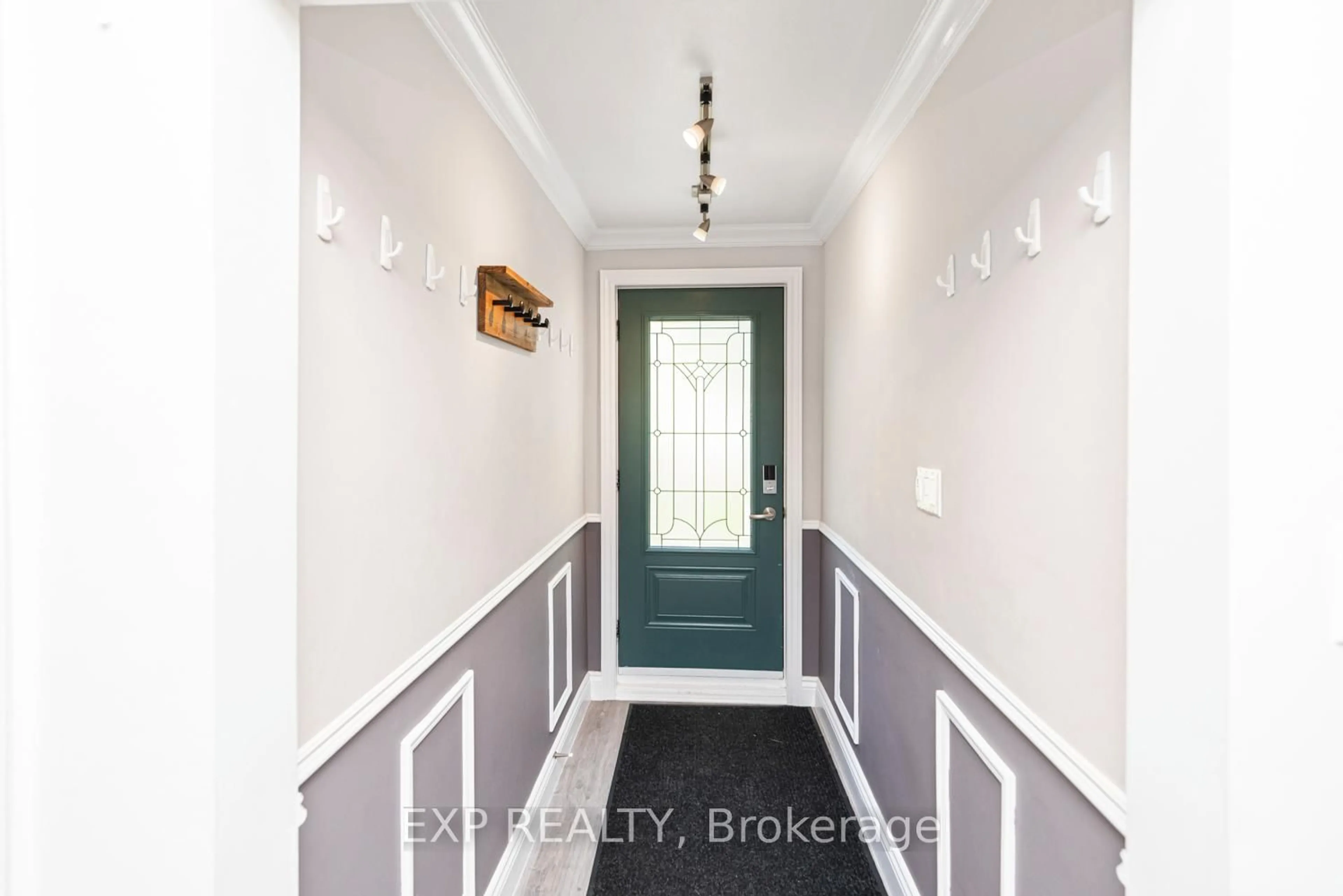 Indoor entryway for 2055 Churchill Ave, Burlington Ontario L7R 3T8