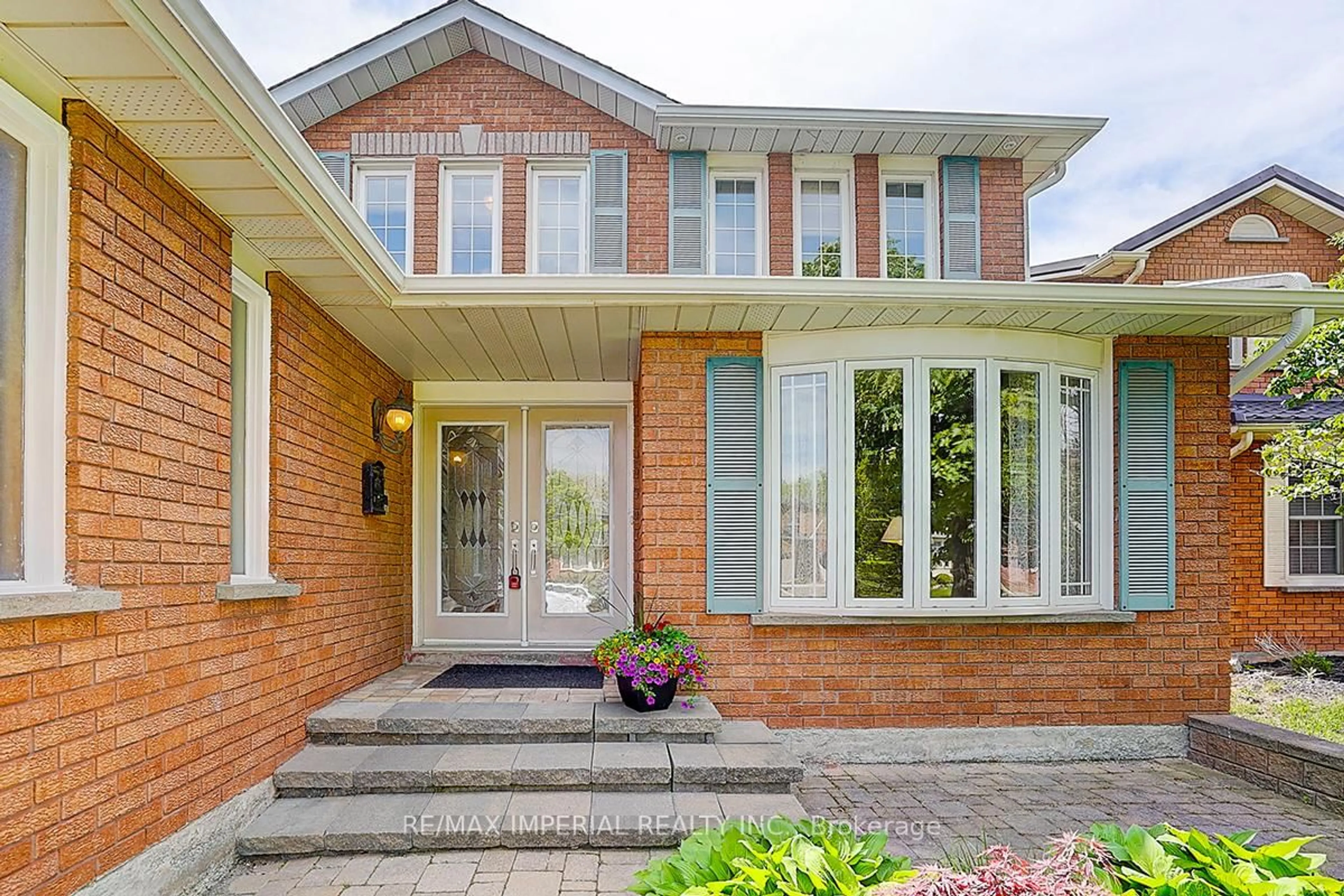 Home with brick exterior material, street for 1407 GREENRIDGE Circ, Oakville Ontario L6M 2K2