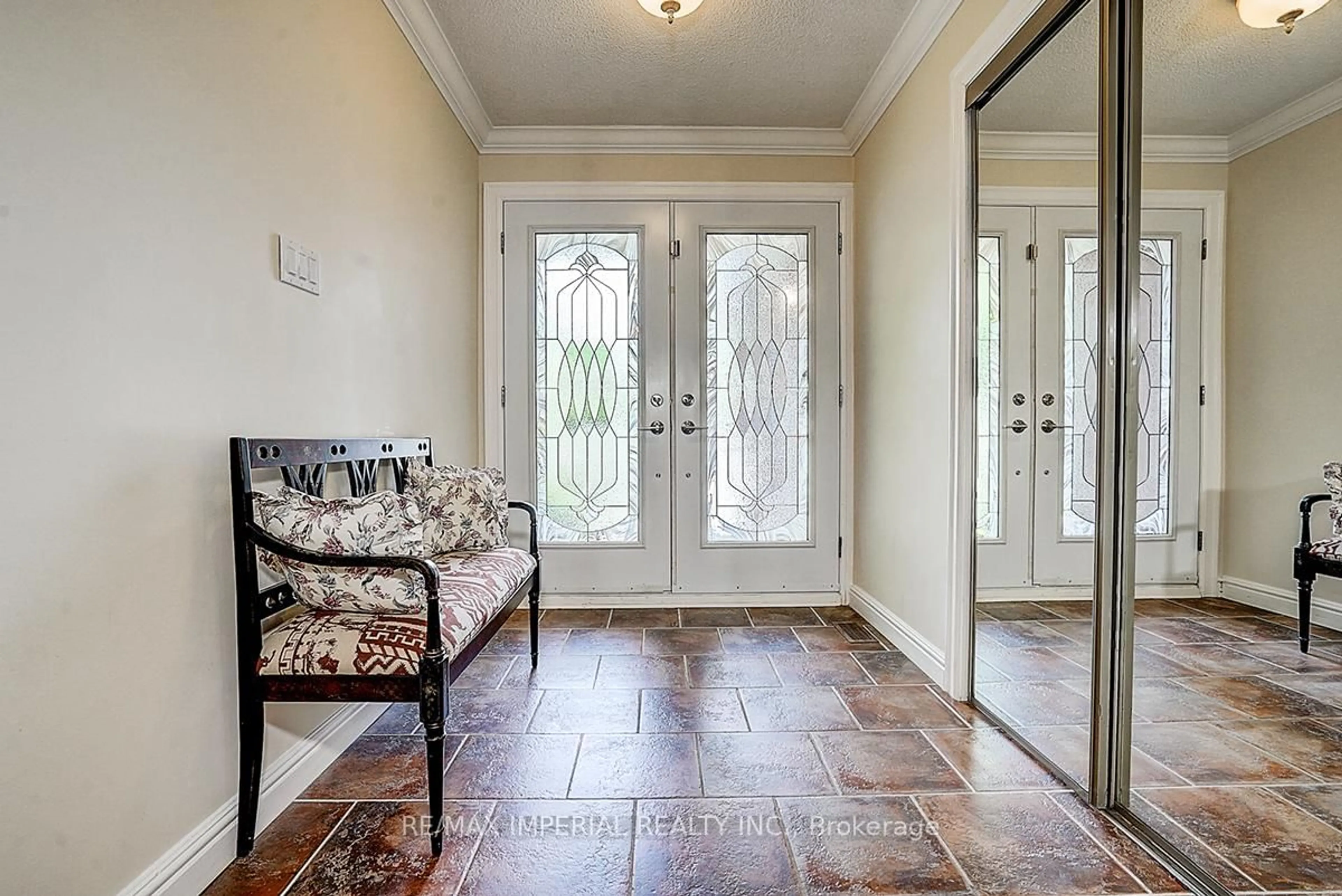 Indoor entryway for 1407 GREENRIDGE Circ, Oakville Ontario L6M 2K2
