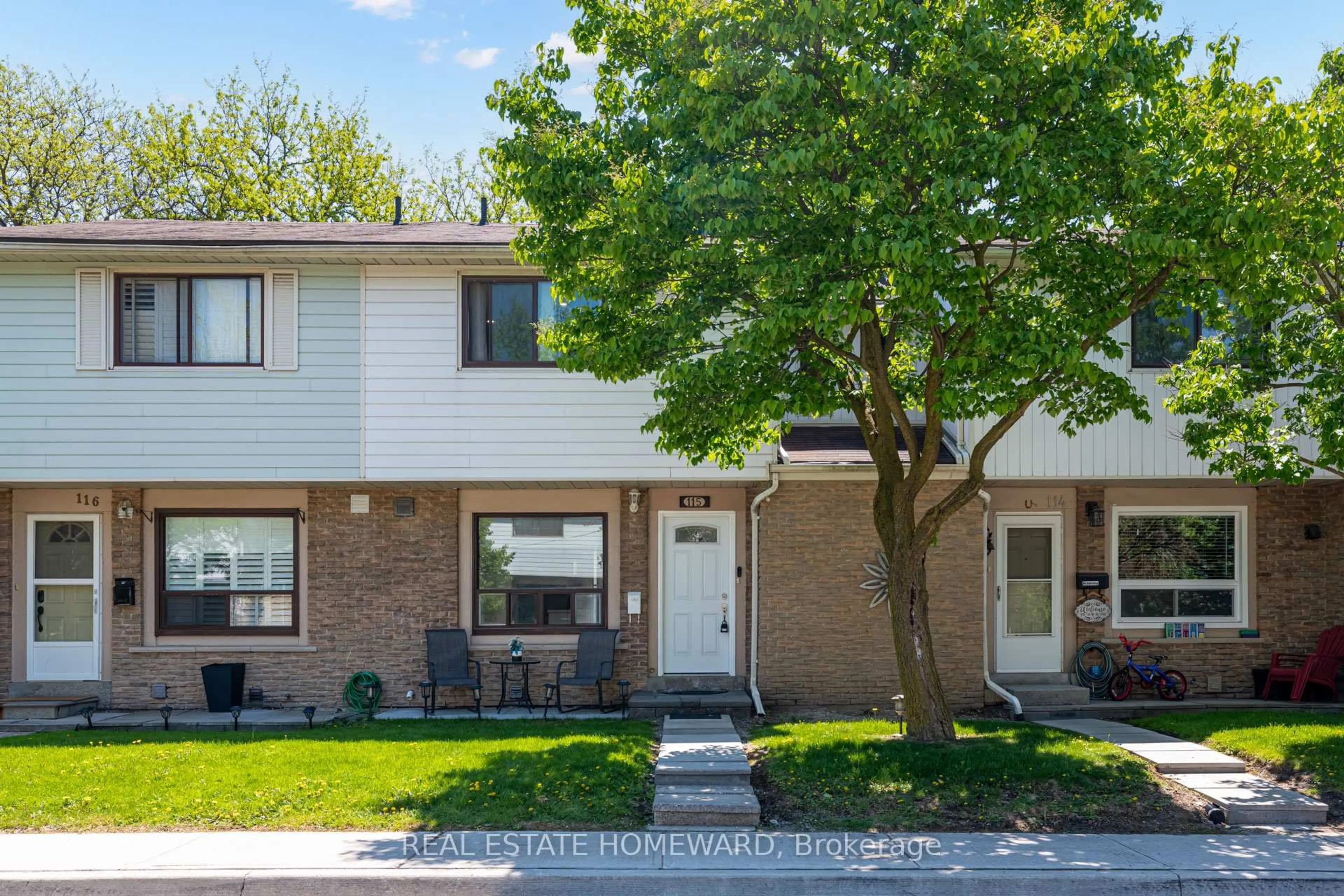 Home with vinyl exterior material, street for 6540 Falconer Dr #115, Mississauga Ontario L5N 1M1