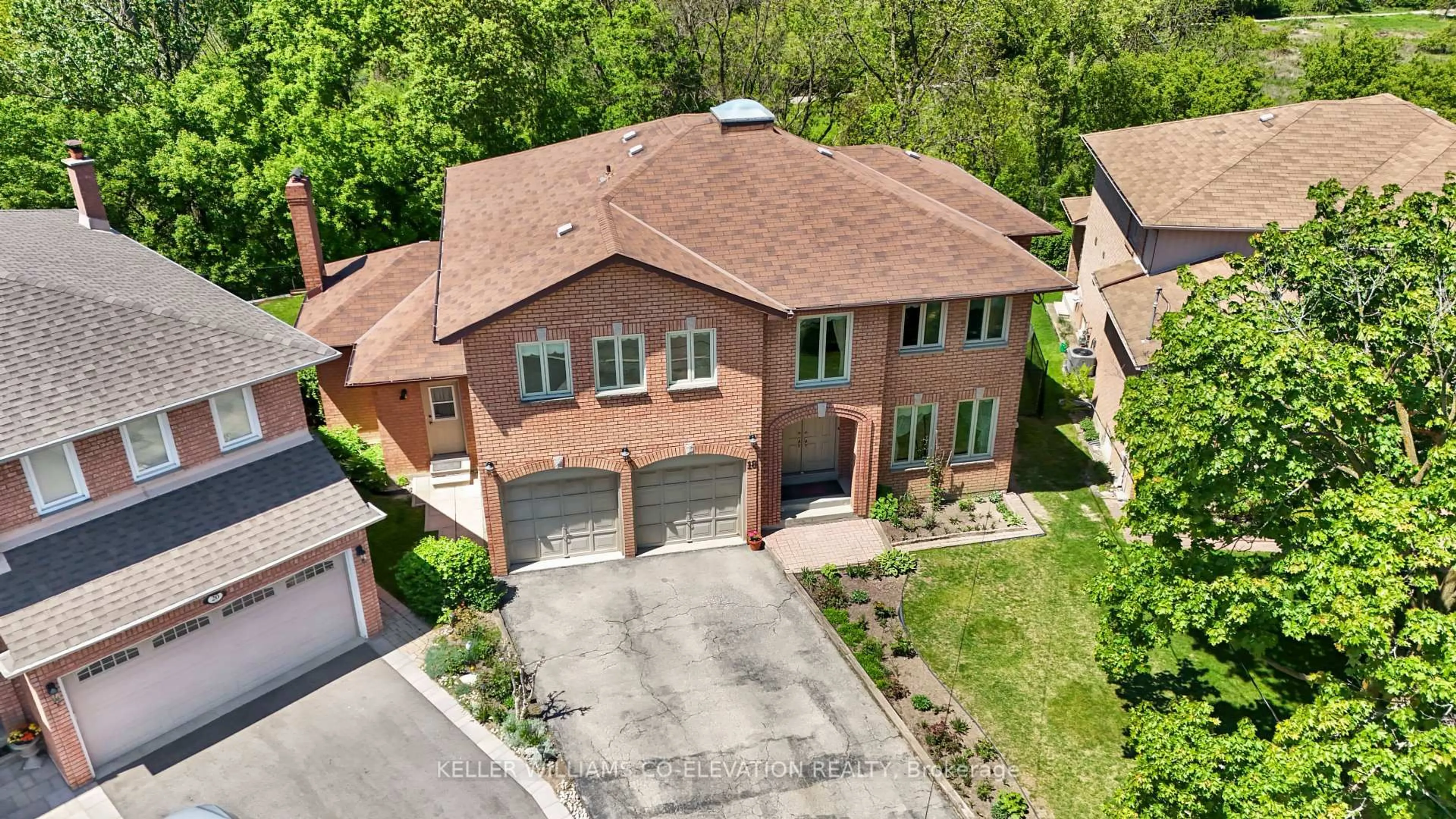 A pic from outside/outdoor area/front of a property/back of a property/a pic from drone, street for 18 Norris Pl, Toronto Ontario M9M 1K6