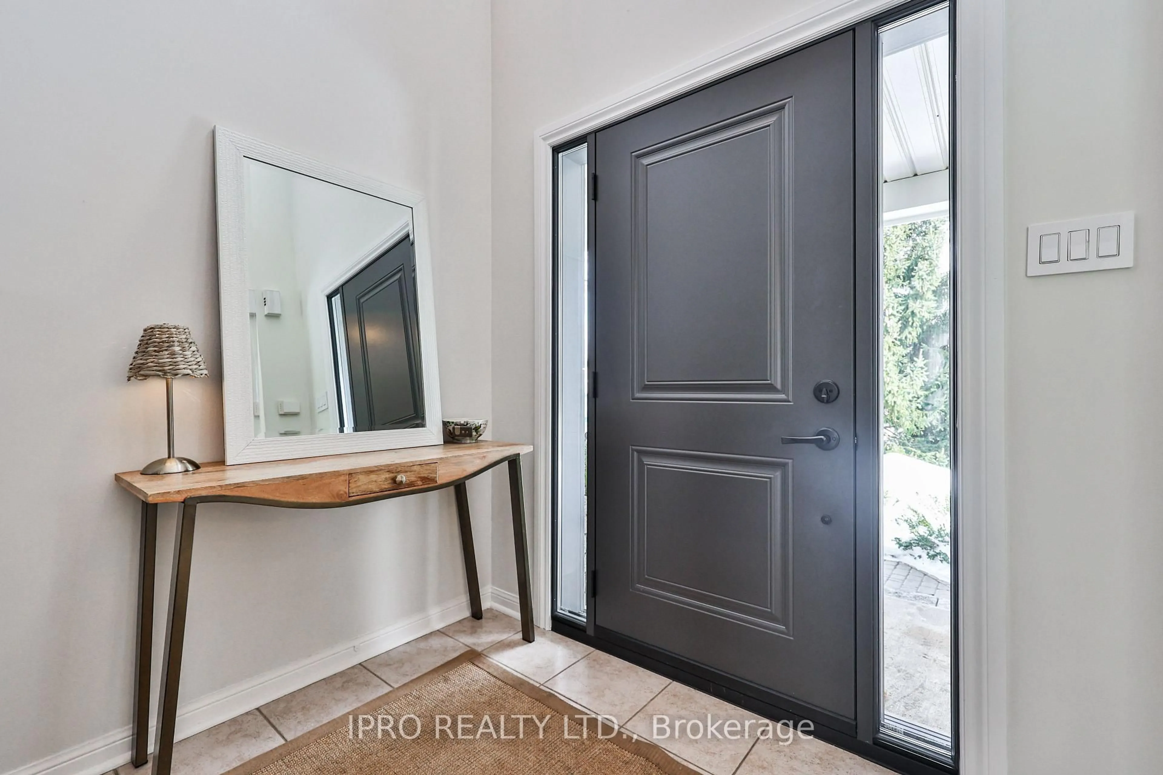 Indoor entryway for 2384 Proudfoot Tr, Oakville Ontario L6M 3Y1