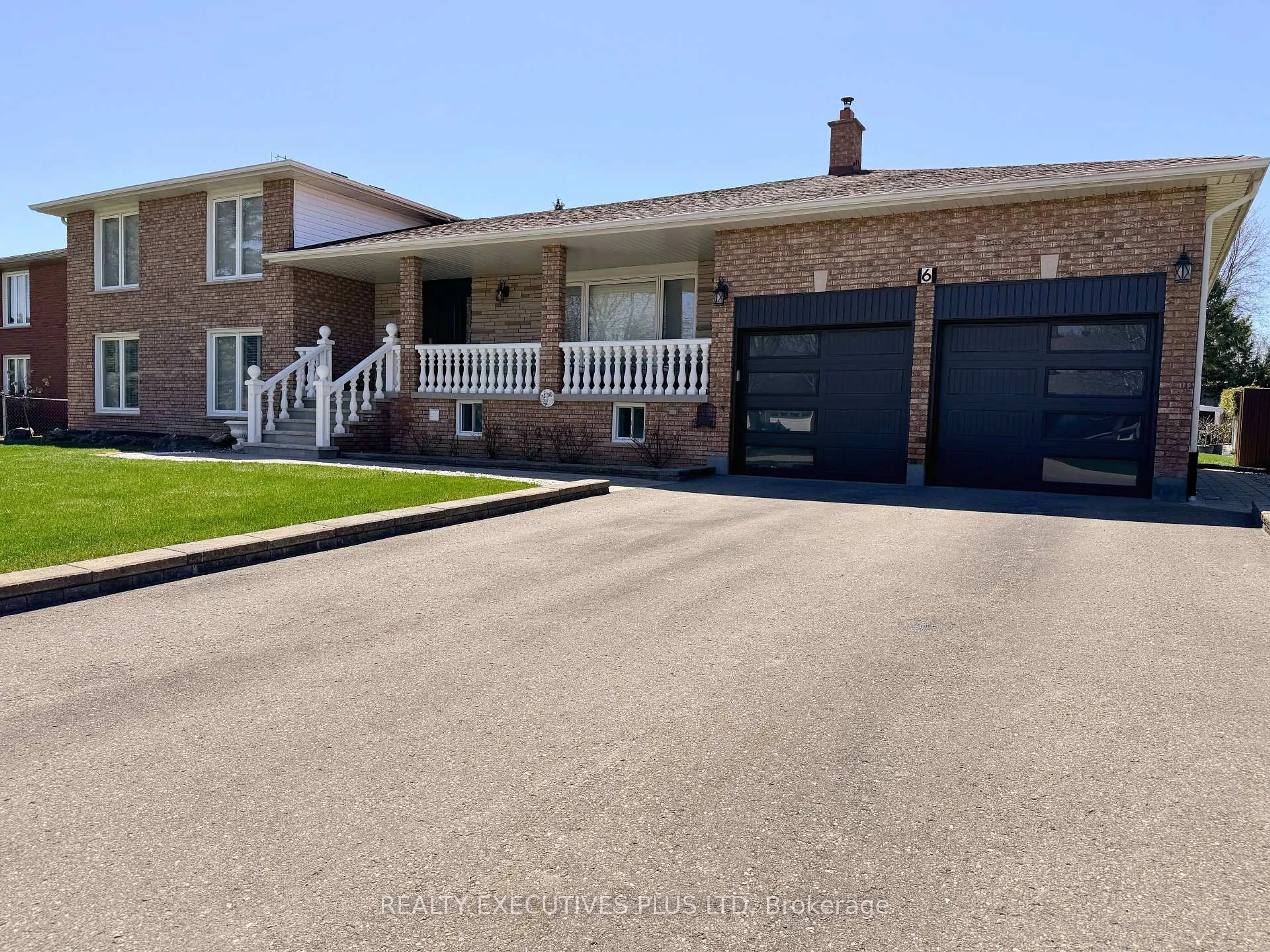 A pic from outside/outdoor area/front of a property/back of a property/a pic from drone, street for 6 Mcleod Crt, Caledon Ontario L7C 1H7
