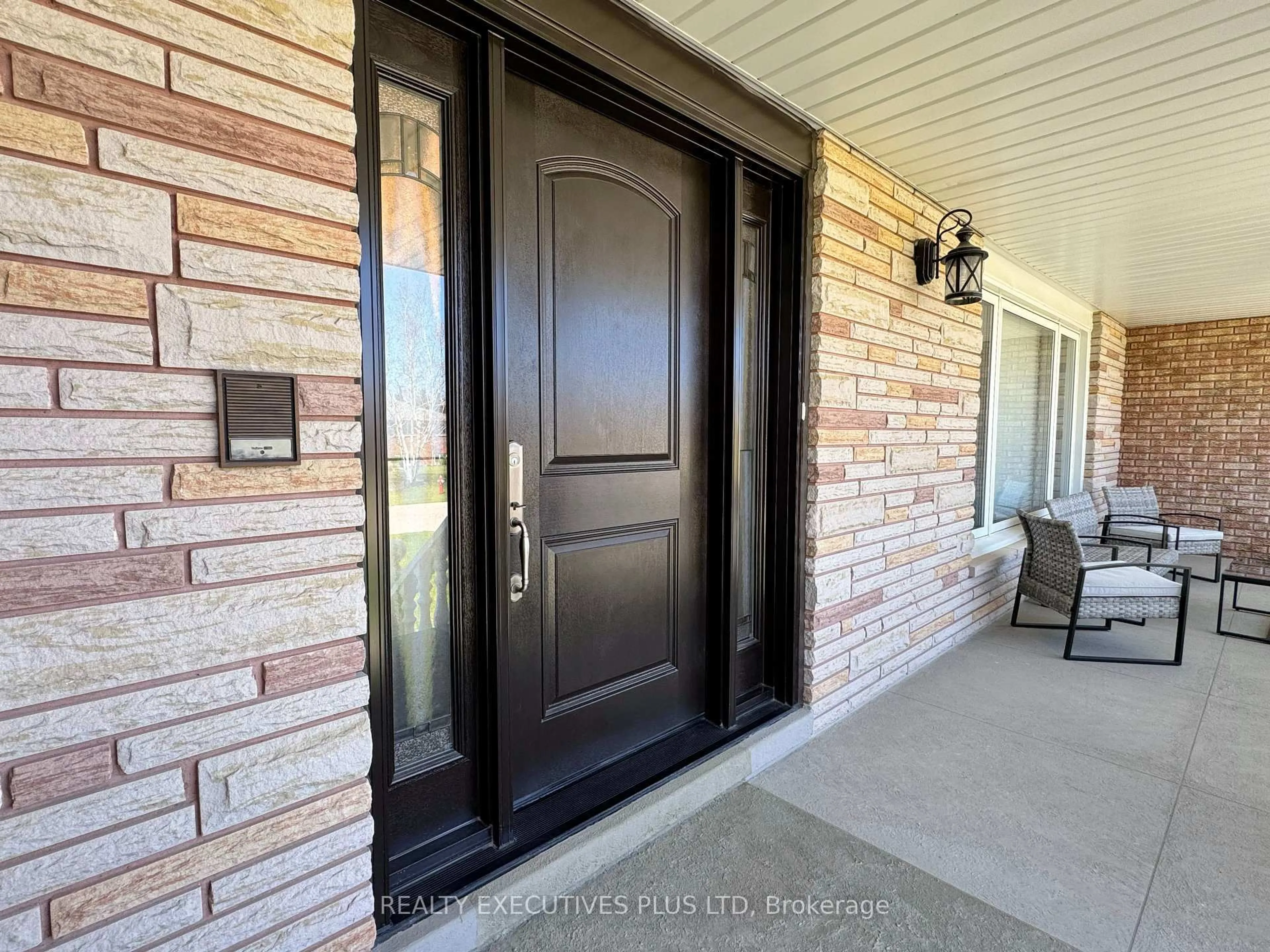 Indoor entryway for 6 Mcleod Crt, Caledon Ontario L7C 1H7