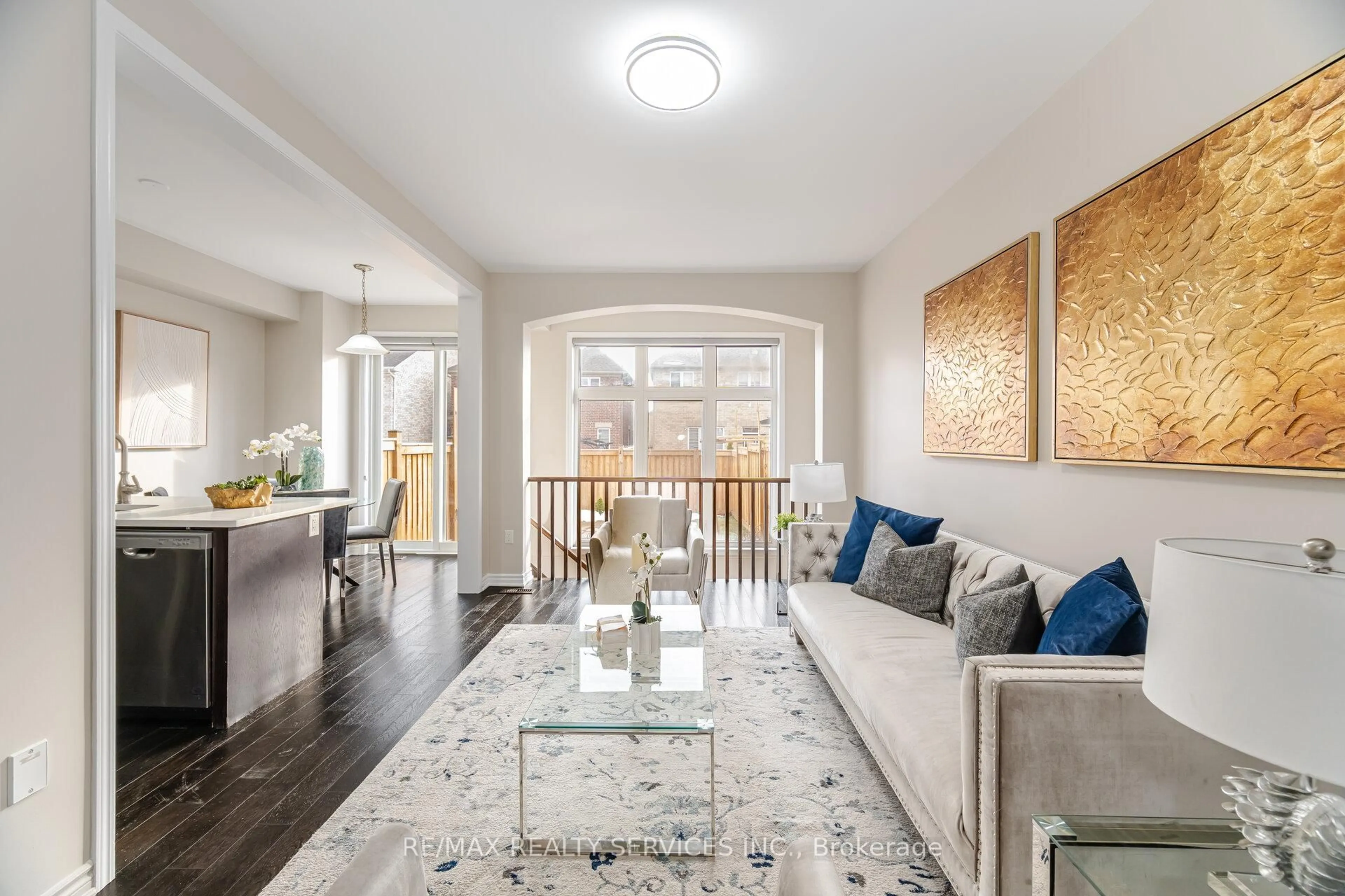 Living room with furniture, unknown for 74 Phyllis Dr, Caledon Ontario L7C 4E2