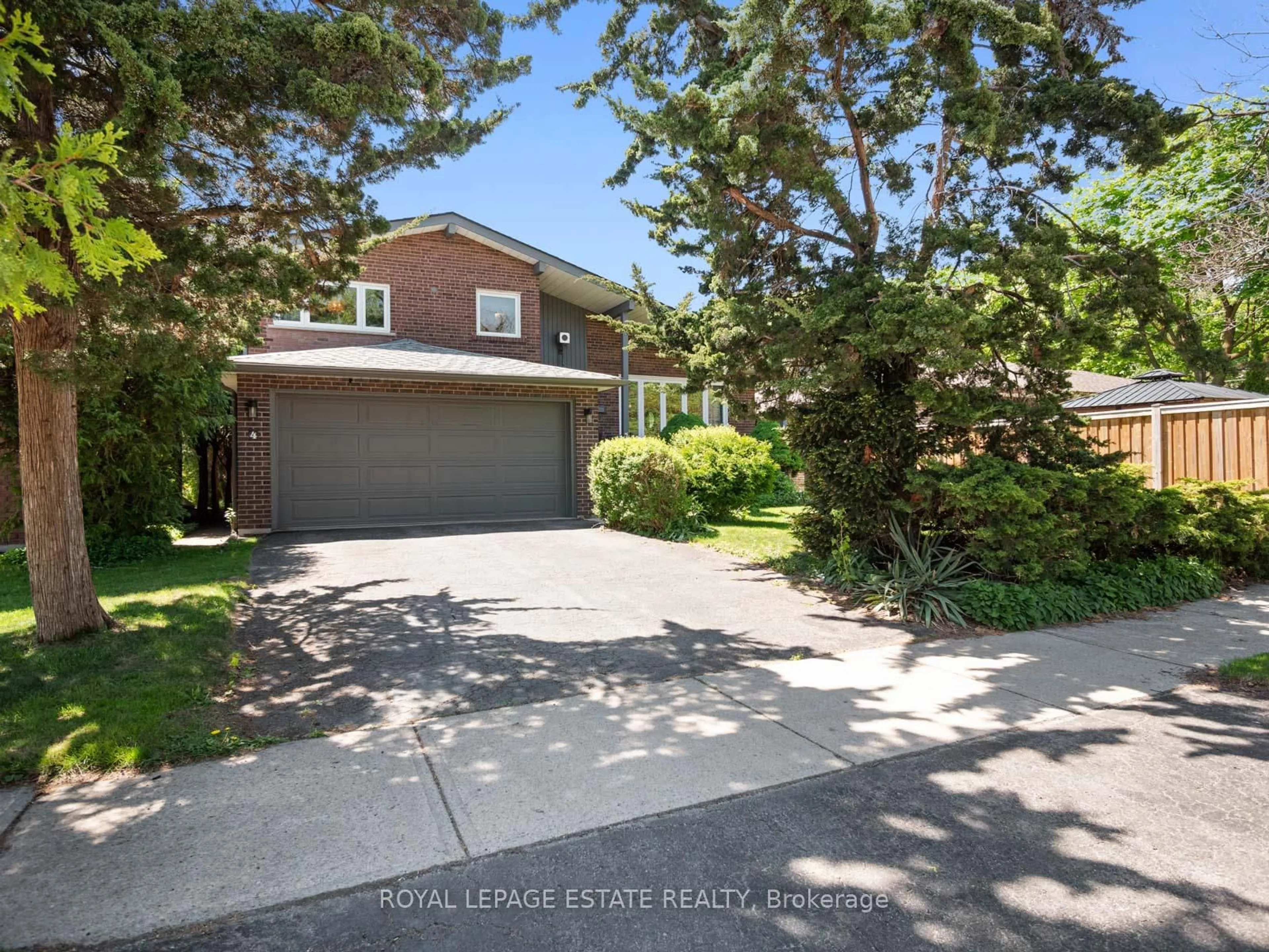 A pic from outside/outdoor area/front of a property/back of a property/a pic from drone, street for 4 Glen Meadow Crt, Toronto Ontario M9B 5B8