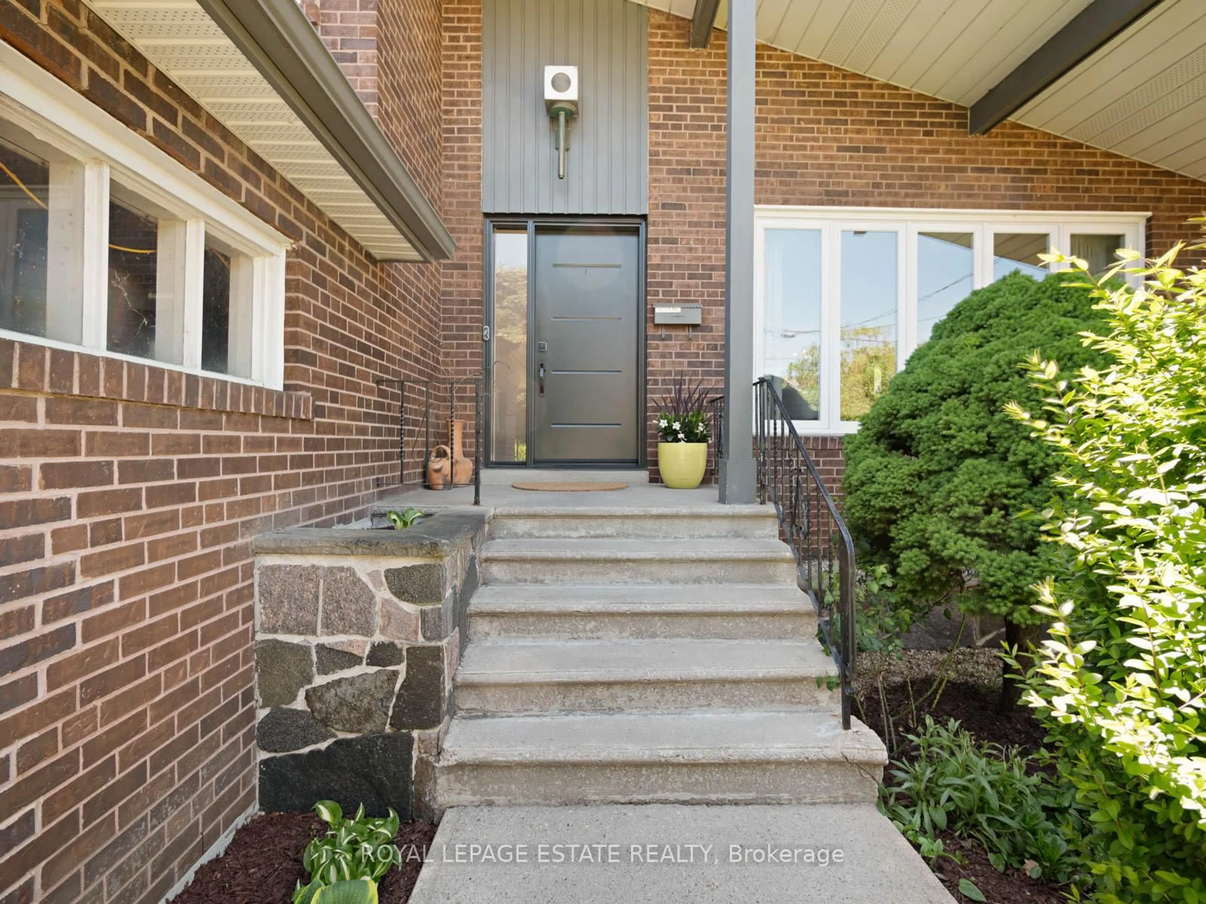 Unknown for 4 Glen Meadow Crt, Toronto Ontario M9B 5B8