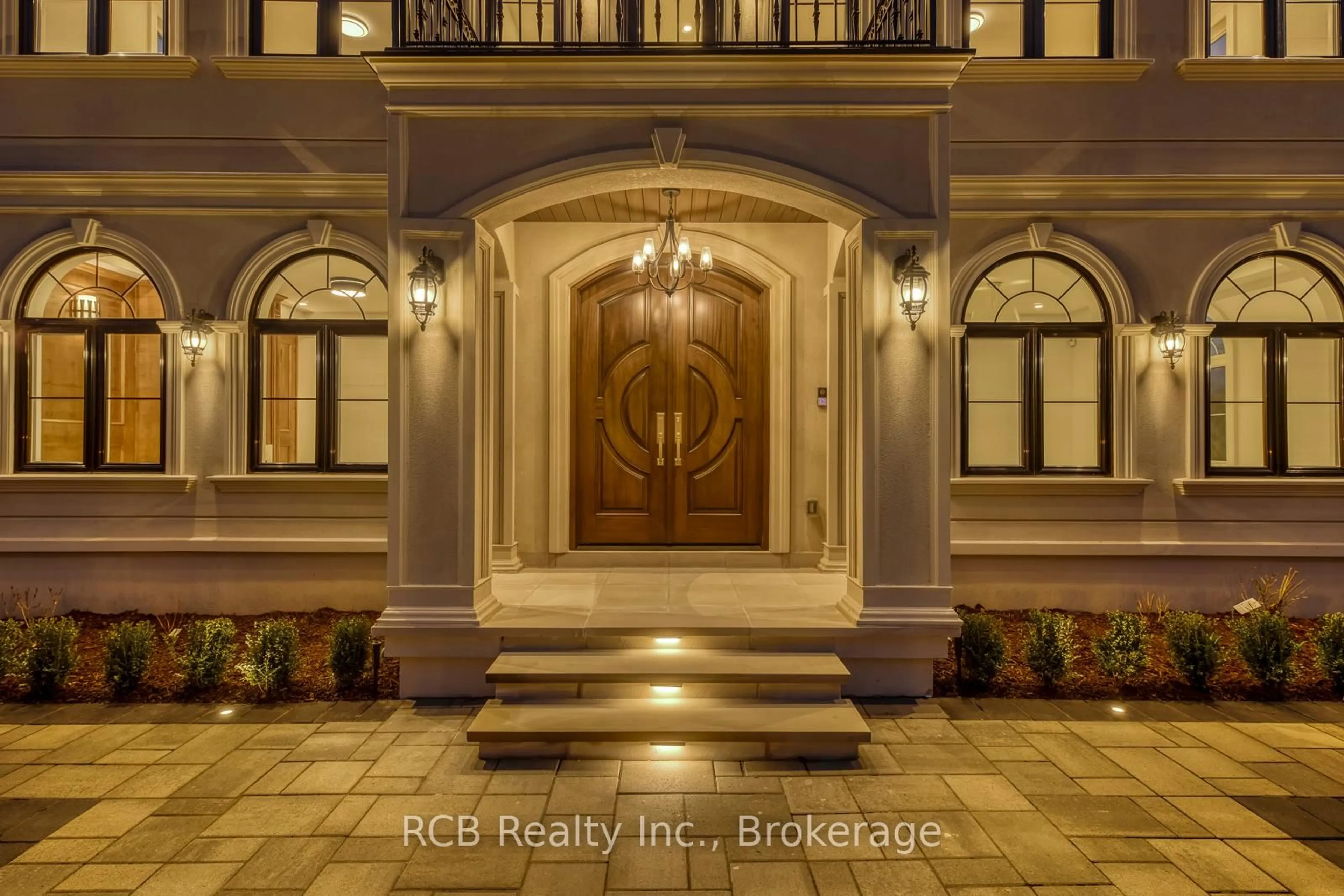 Indoor entryway for 3503 New St, Burlington Ontario L7N 1N5