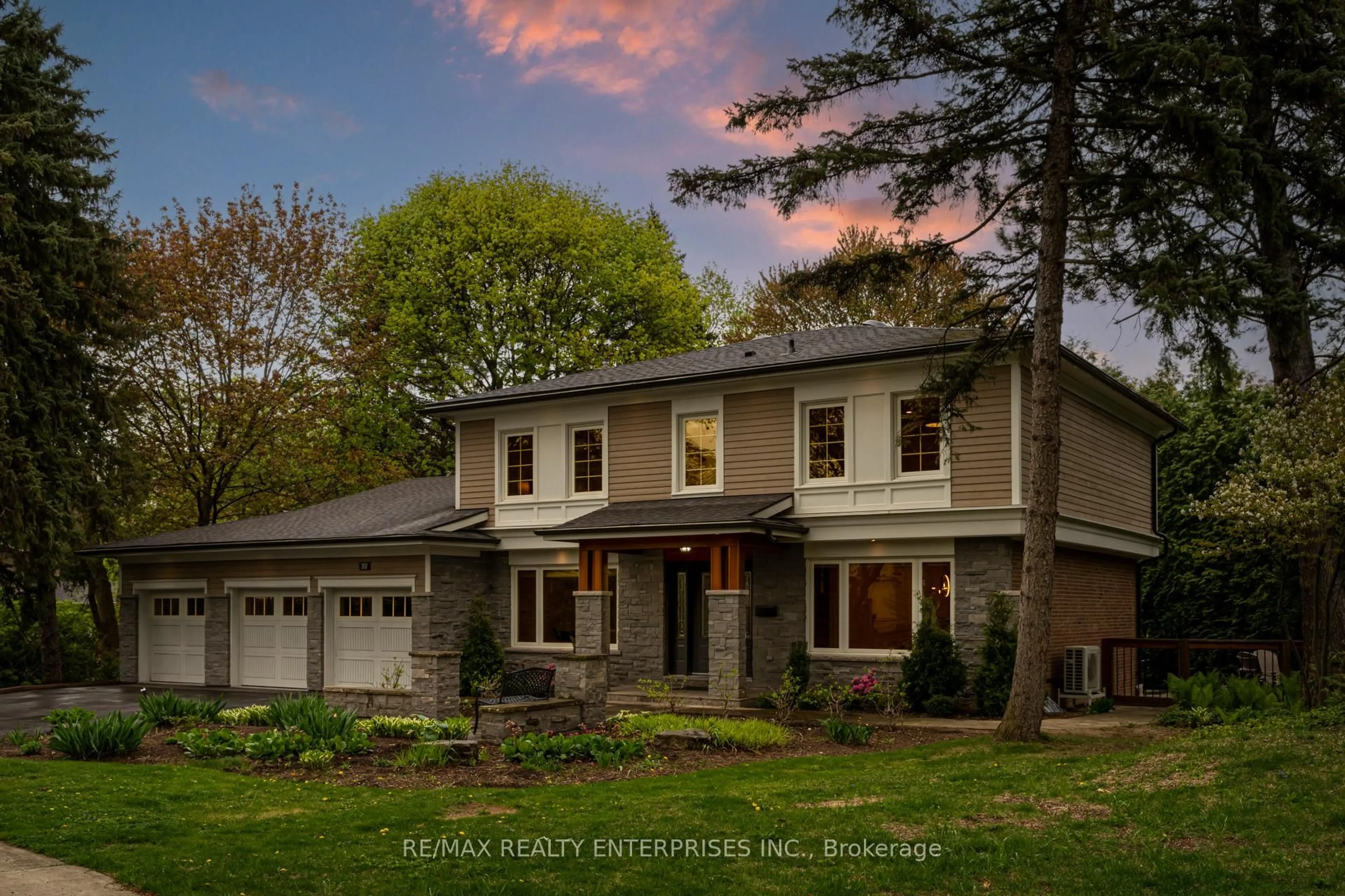 Home with brick exterior material, street for 2157 Hillfield Crt, Mississauga Ontario L5B 1Y2