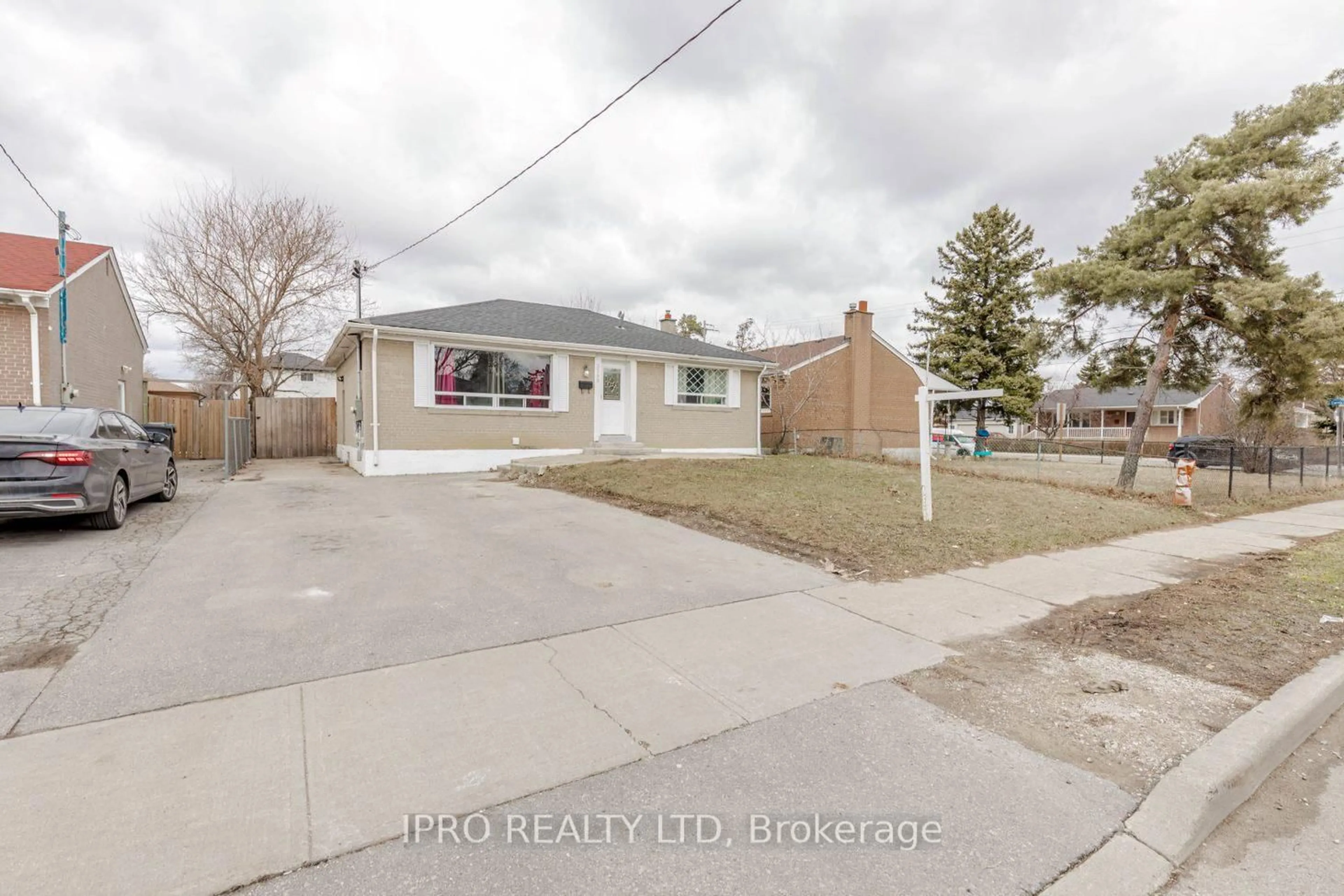 Unknown for 3299 Etude Dr, Mississauga Ontario L4T 1S9