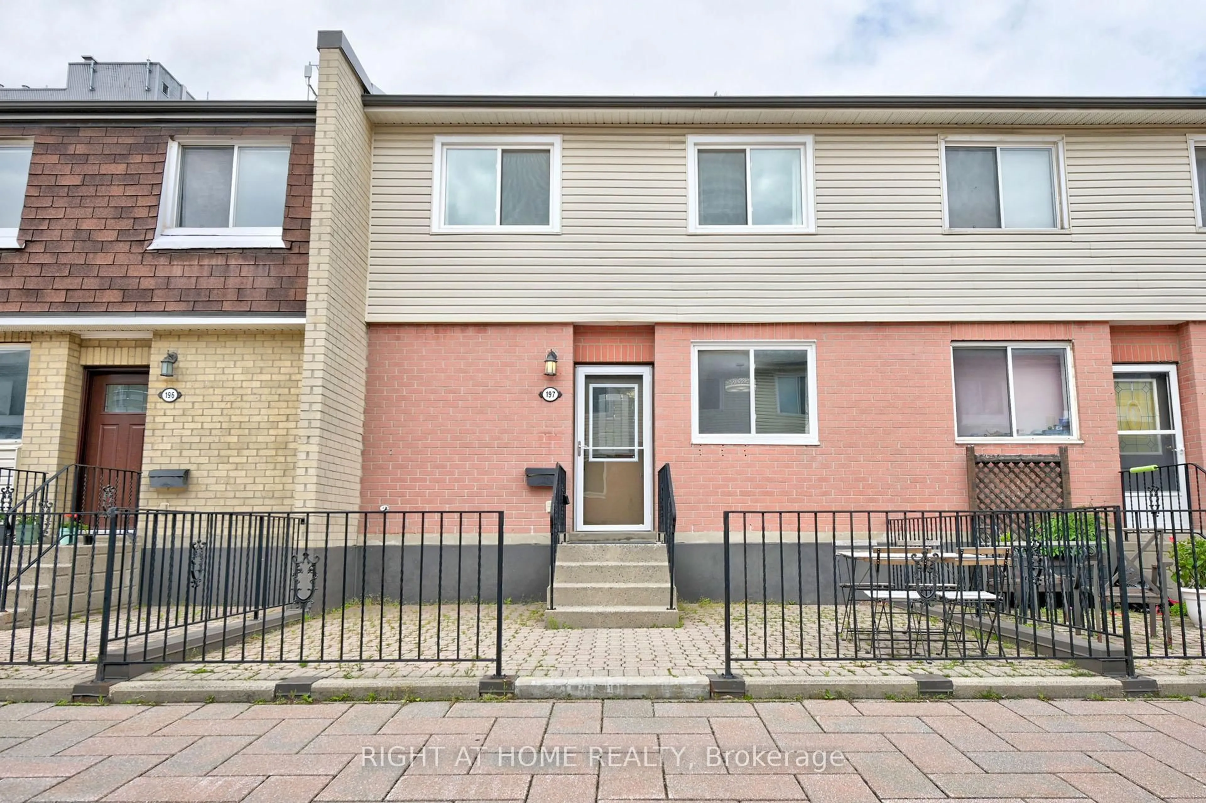 Unknown for 2170 Bromsgrove Rd #197, Mississauga Ontario L5J 4J2