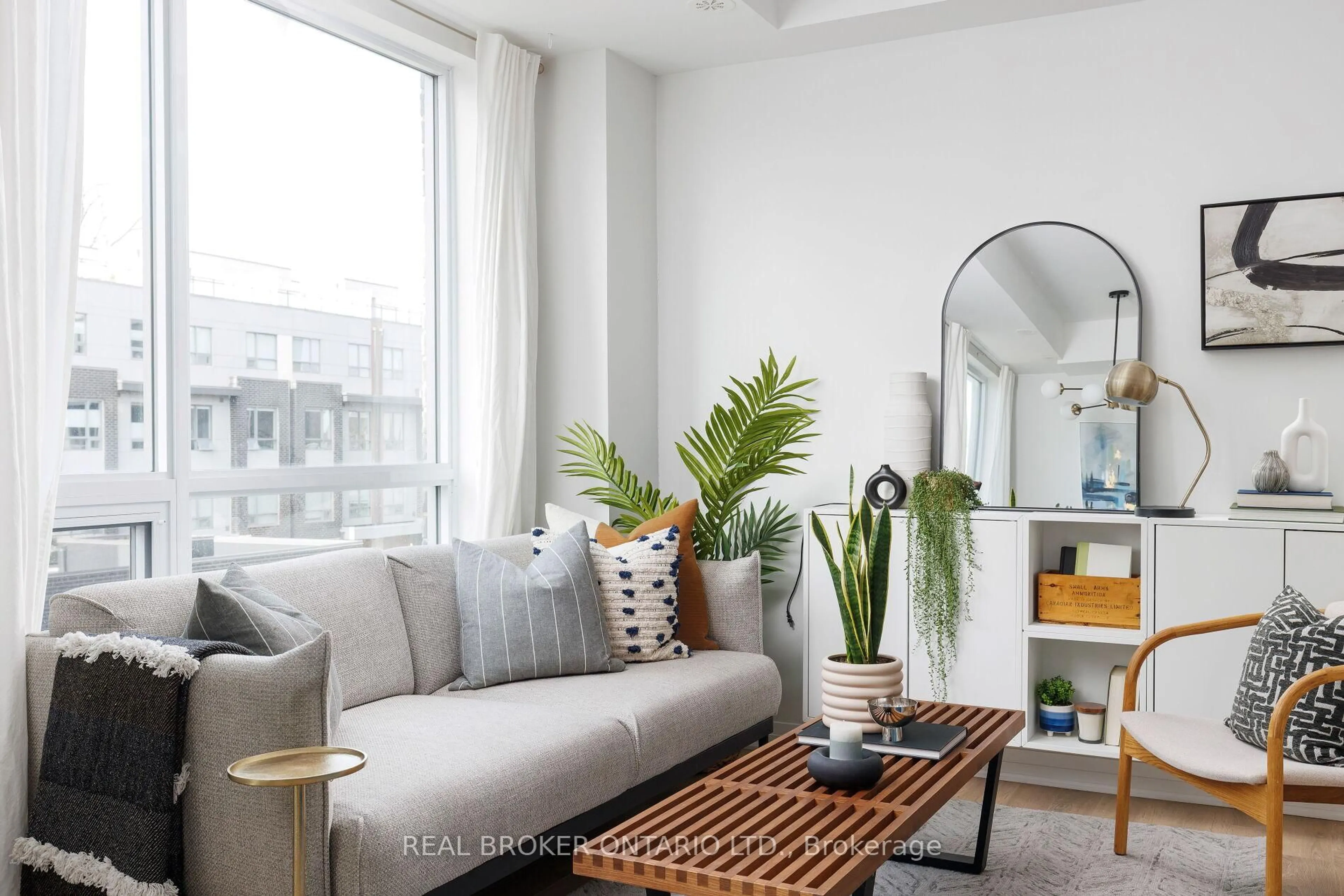 Living room with furniture, unknown for 1238 Cawthra Rd #20, Mississauga Ontario L5G 0B6
