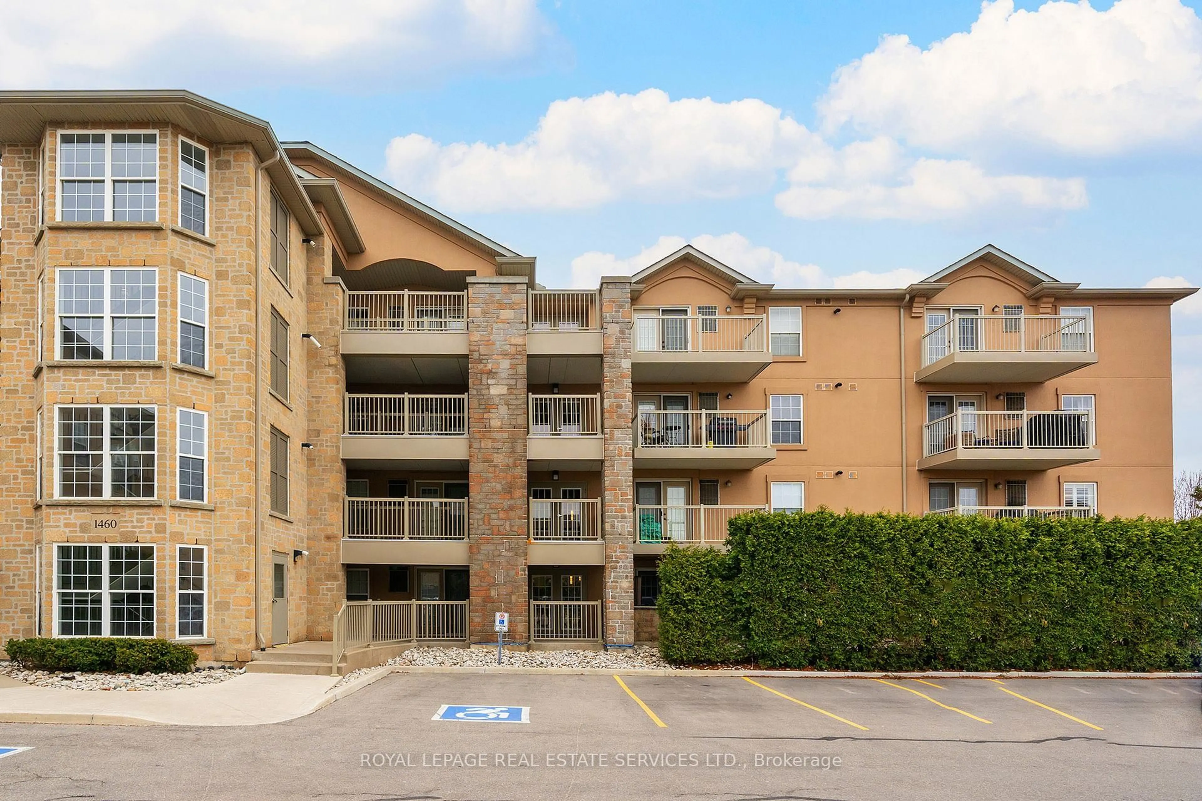 A pic from outside/outdoor area/front of a property/back of a property/a pic from drone, building for 1460 Bishops Gate #212, Oakville Ontario L6M 4N5