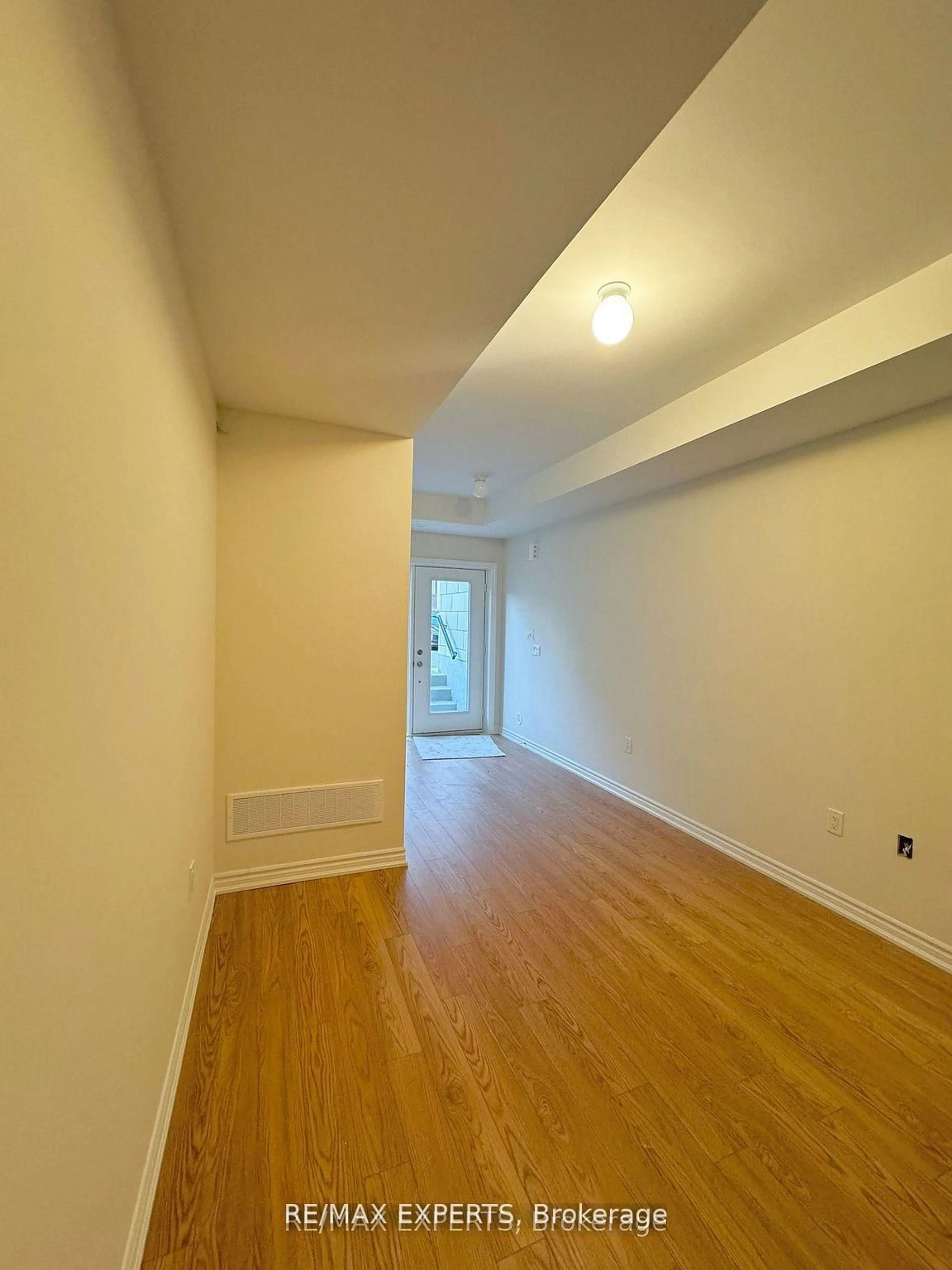 A pic of a room for 20 Halliford Pl #102, Brampton Ontario L6P 4R1