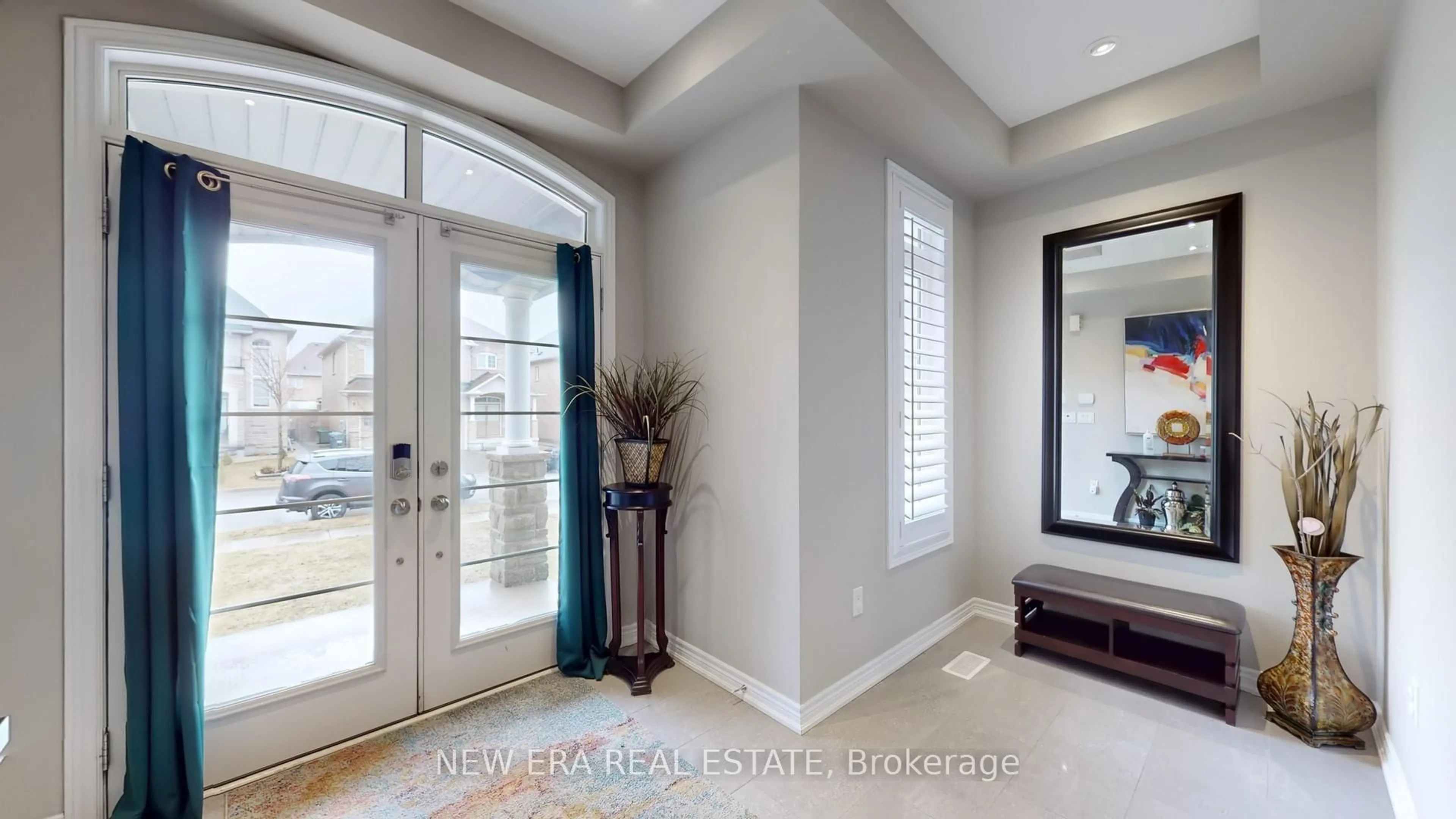 Indoor entryway for 22 Wasaga Rd, Brampton Ontario L6X 3A9