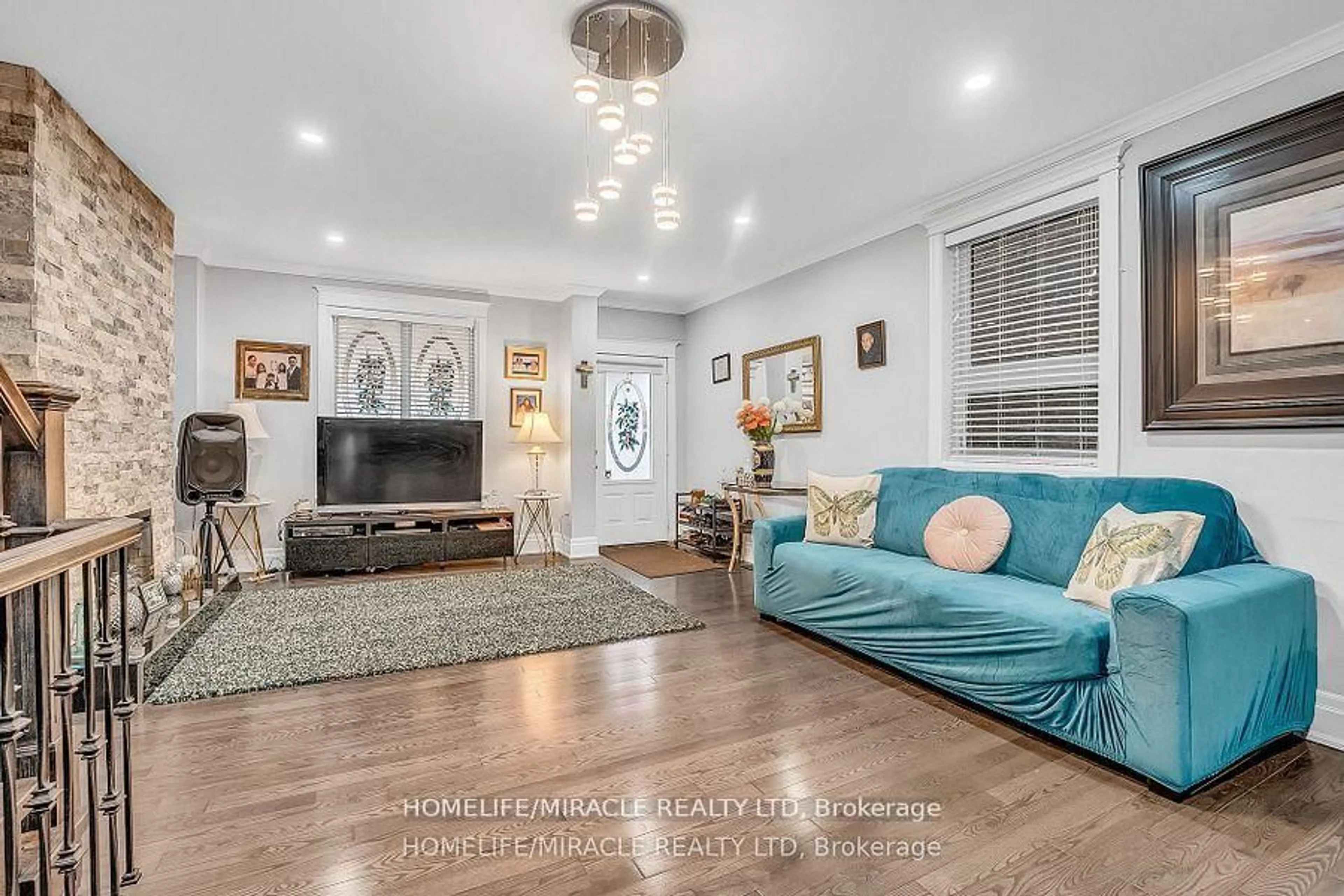 Living room with furniture, unknown for 212 Symington Ave, Toronto Ontario M6P 3W6