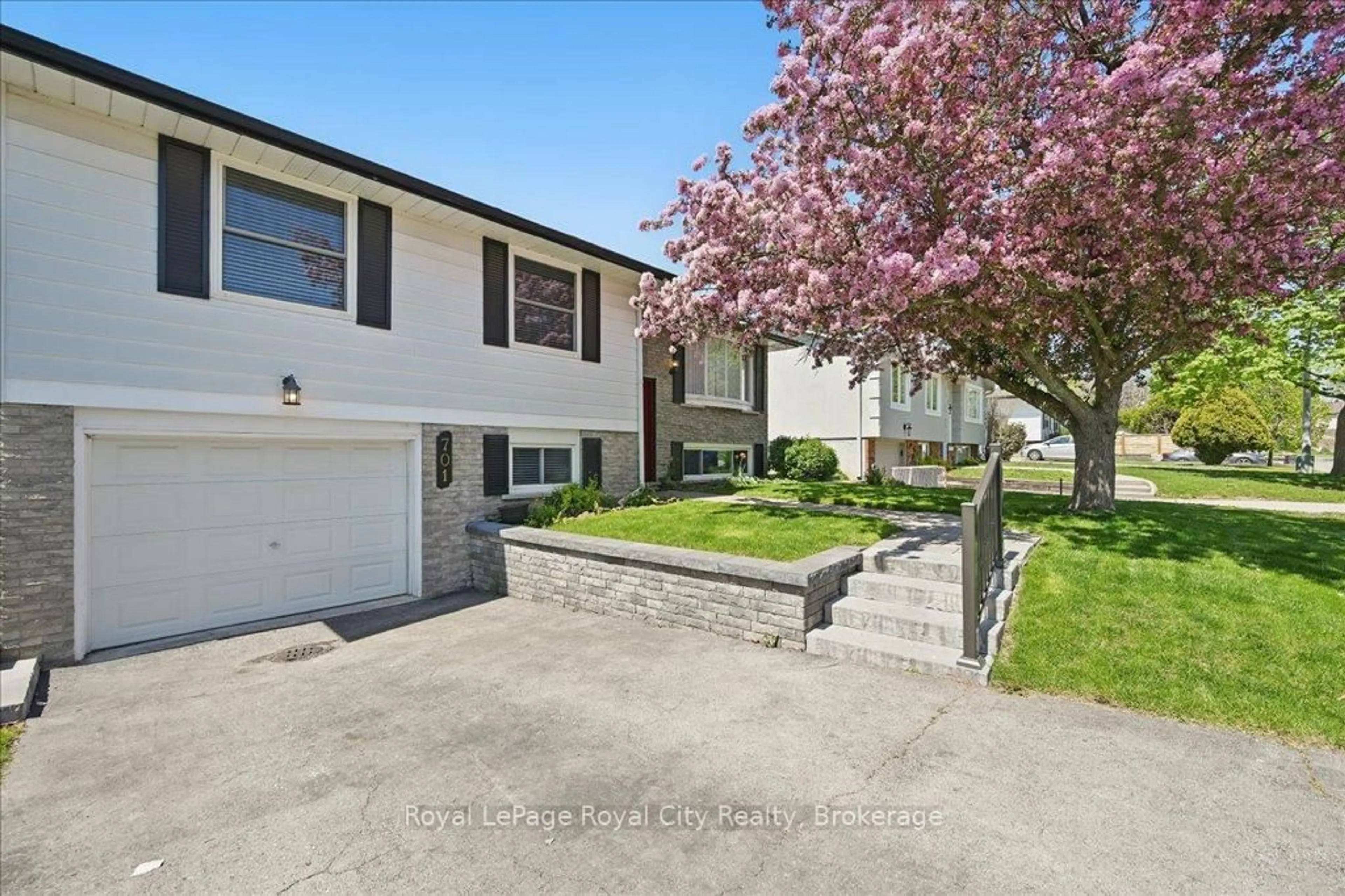 Unknown for 701 Castleguard Cres, Burlington Ontario L7N 2W7