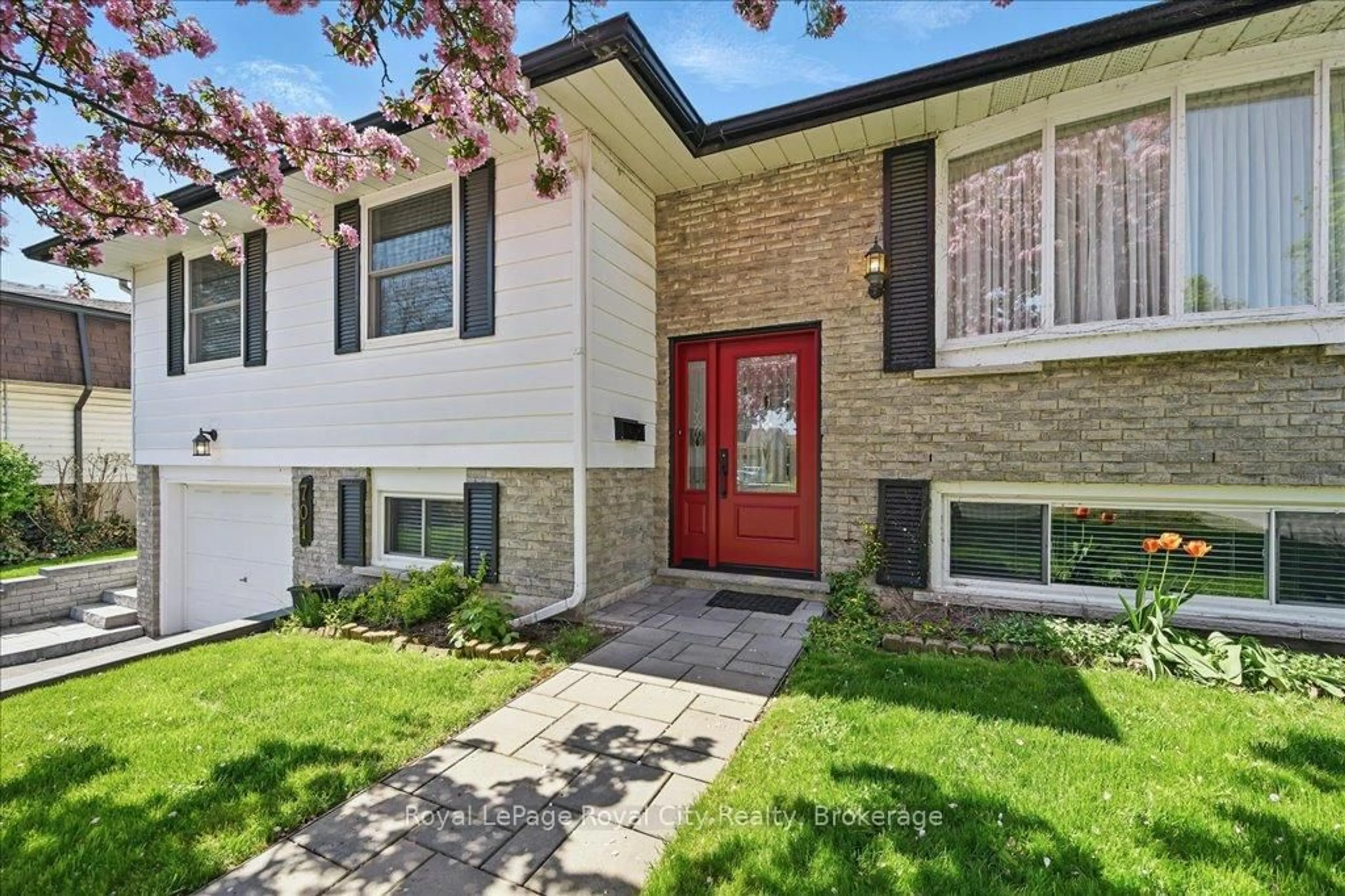 Home with brick exterior material, street for 701 Castleguard Cres, Burlington Ontario L7N 2W7