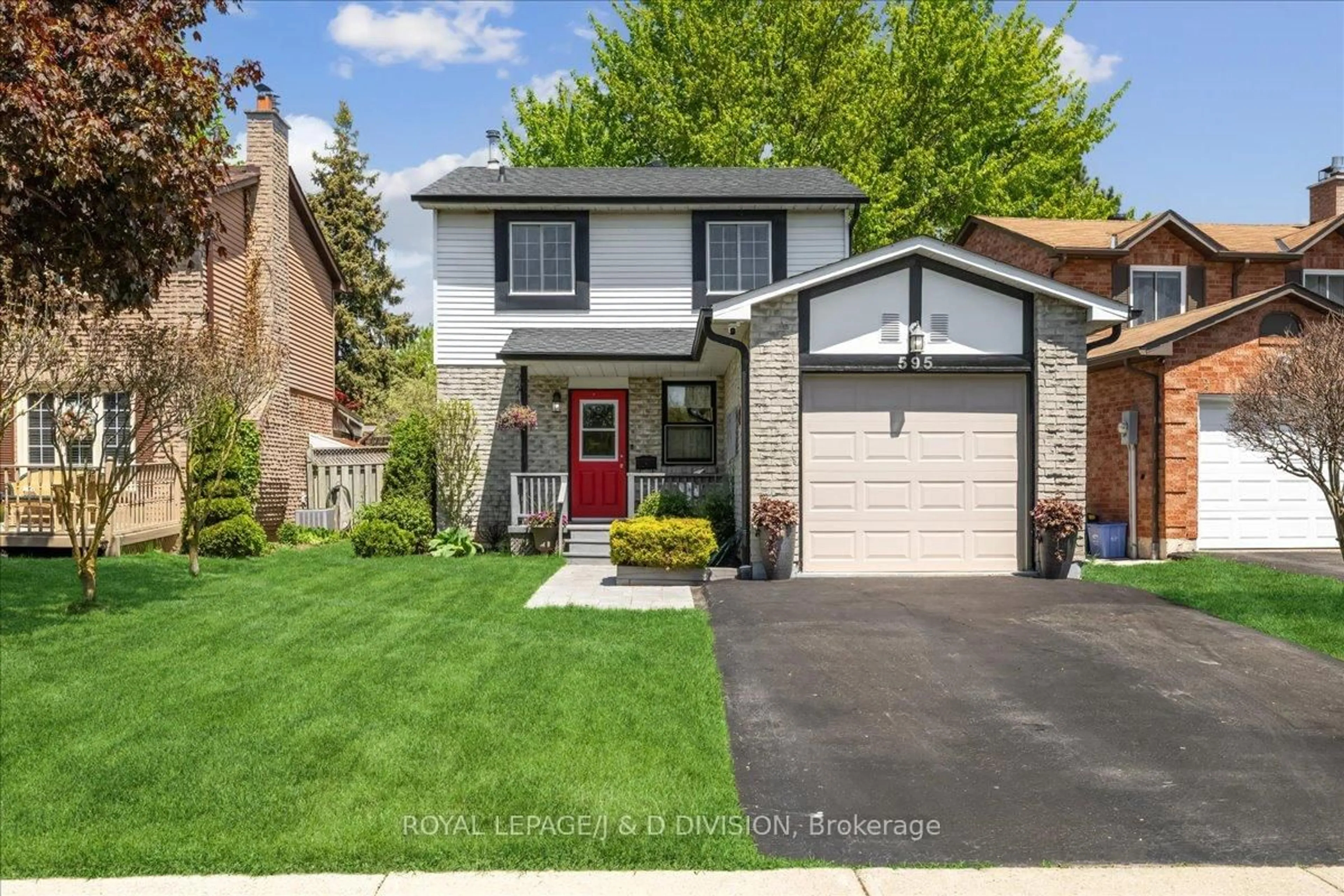 Home with vinyl exterior material, street for 595 Holly Ave, Milton Ontario L9T 4L9