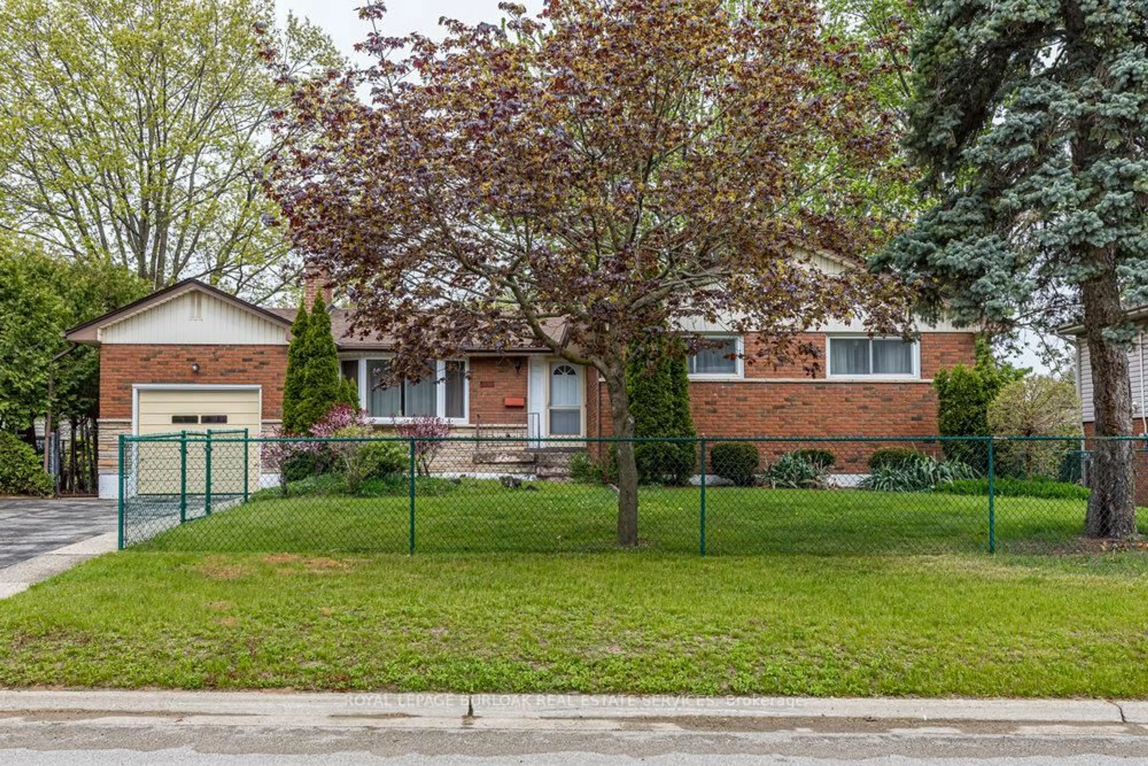 Home with brick exterior material, street for 571 Bridgman Ave, Burlington Ontario L7R 2V5