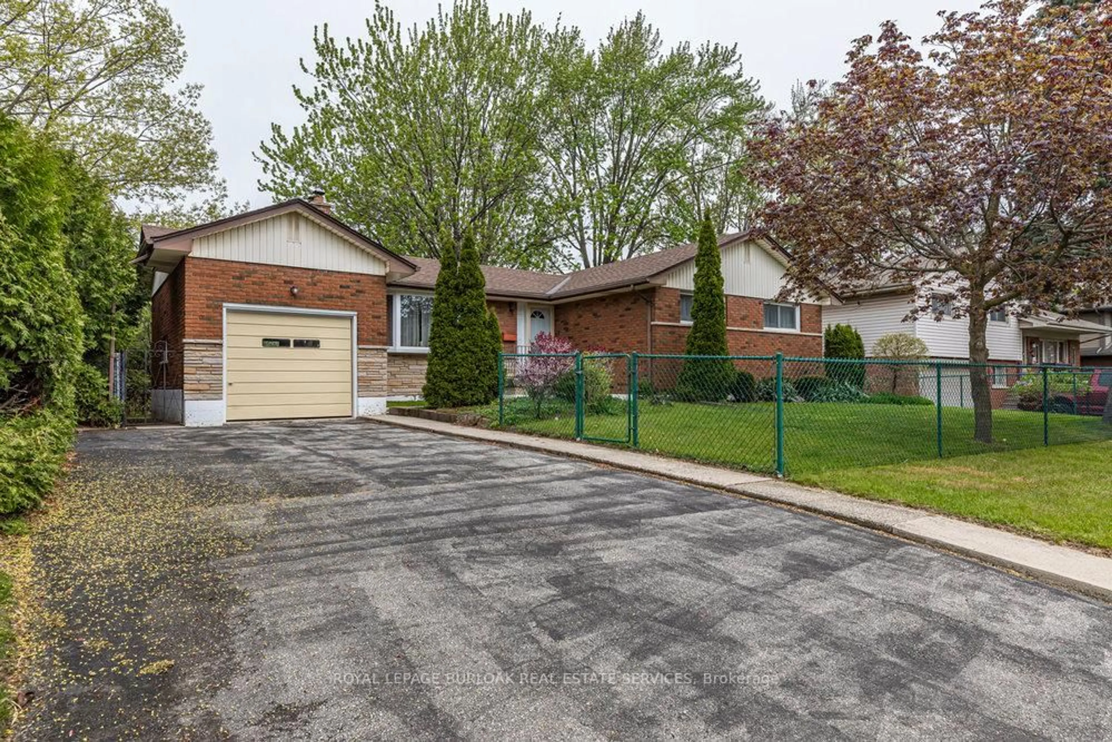 Home with brick exterior material, street for 571 Bridgman Ave, Burlington Ontario L7R 2V5