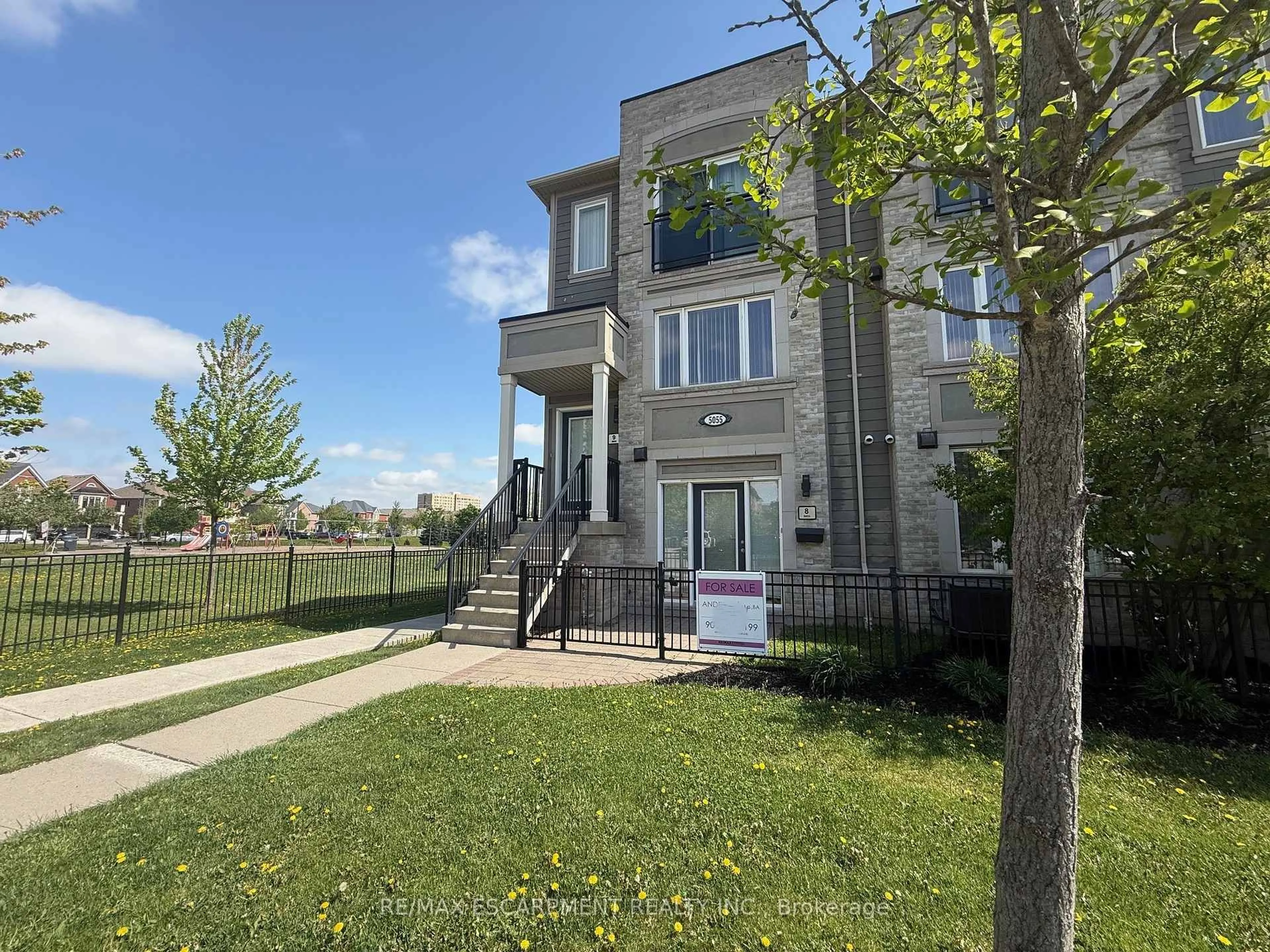 Unknown for 5055 Oscar Peterson Blvd #8, Mississauga Ontario L5M 0P4