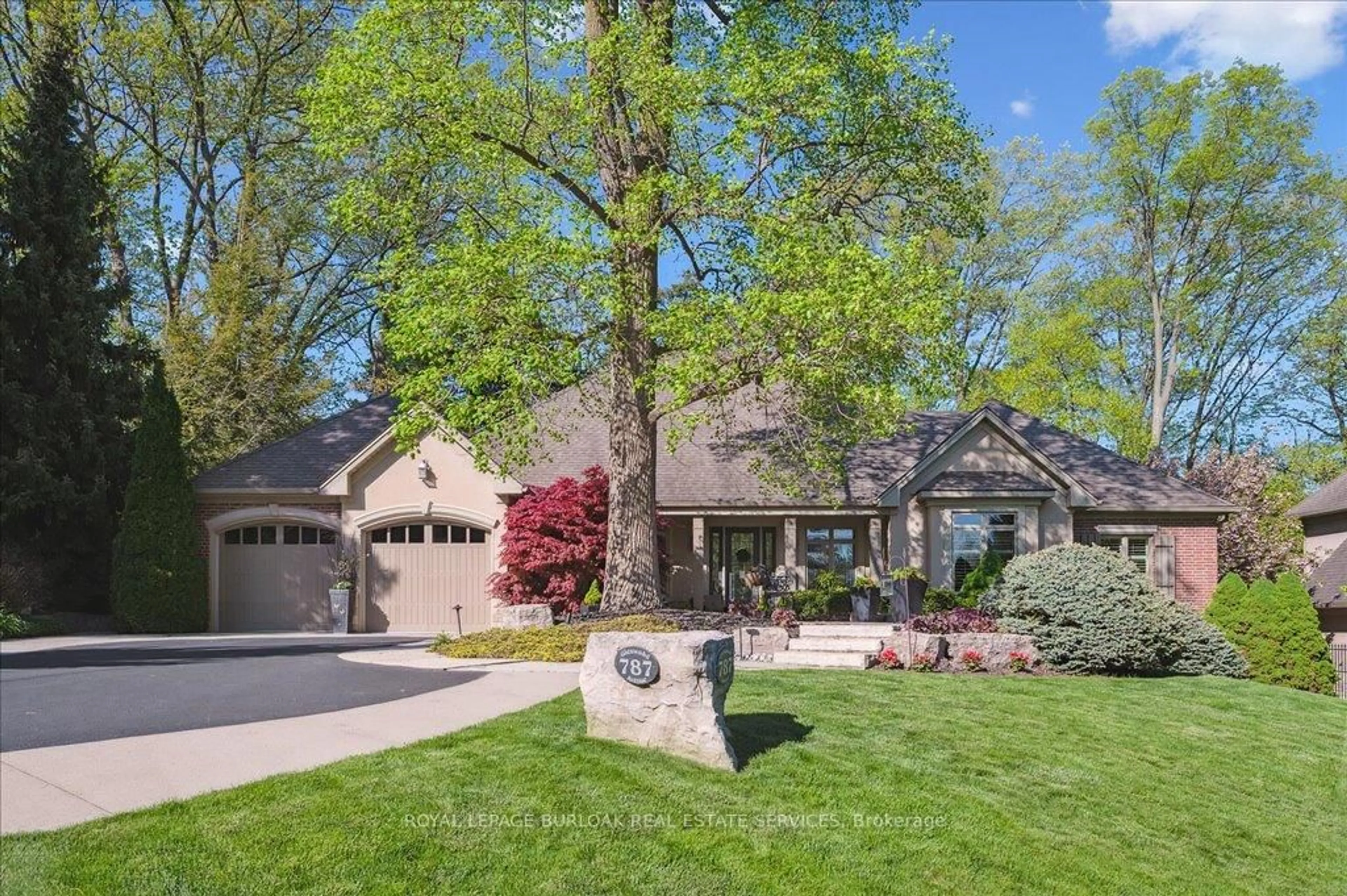 Home with brick exterior material, street for 787 Glenwood Ave, Burlington Ontario L7T 2J8
