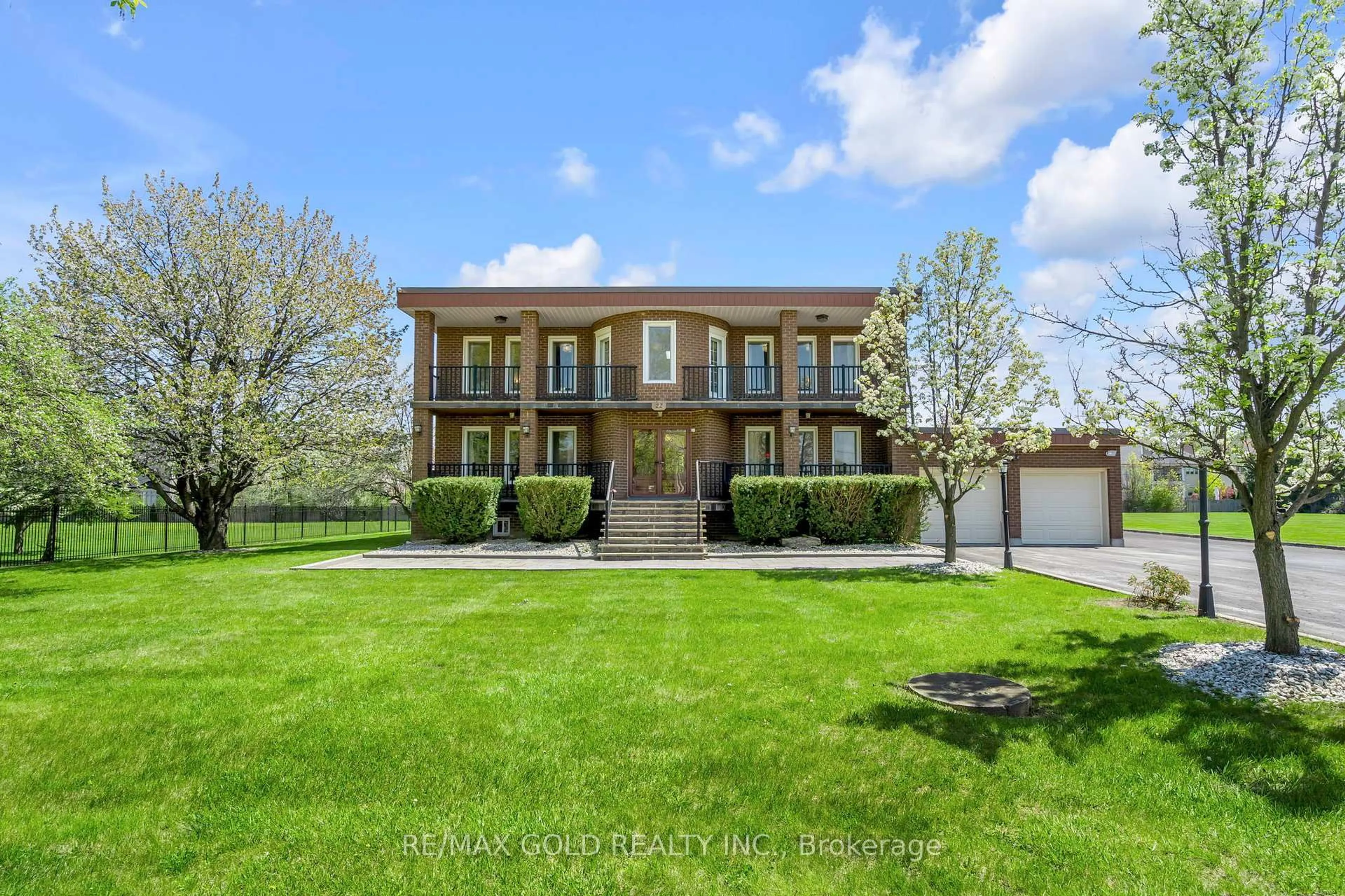 Home with brick exterior material, unknown for 22 Tortoise Crt, Brampton Ontario L6P 0A1