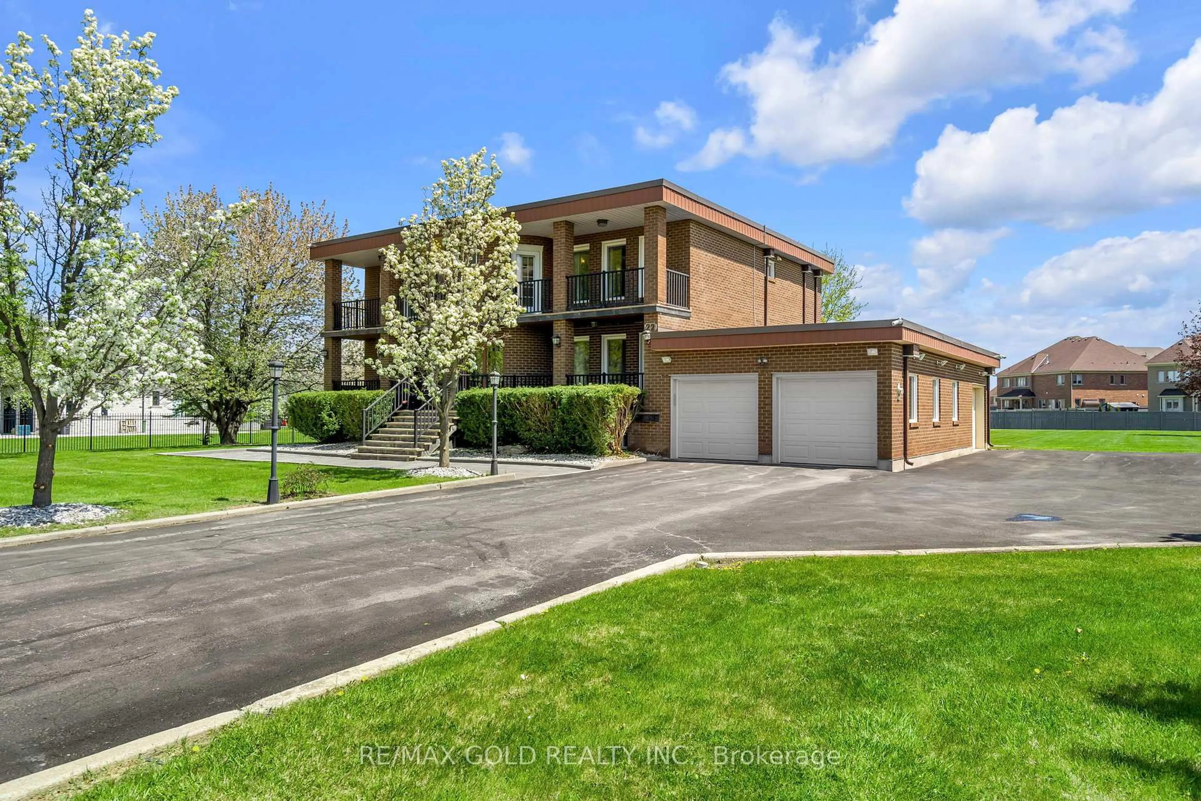 Home with brick exterior material, street for 22 Tortoise Crt, Brampton Ontario L6P 0A1
