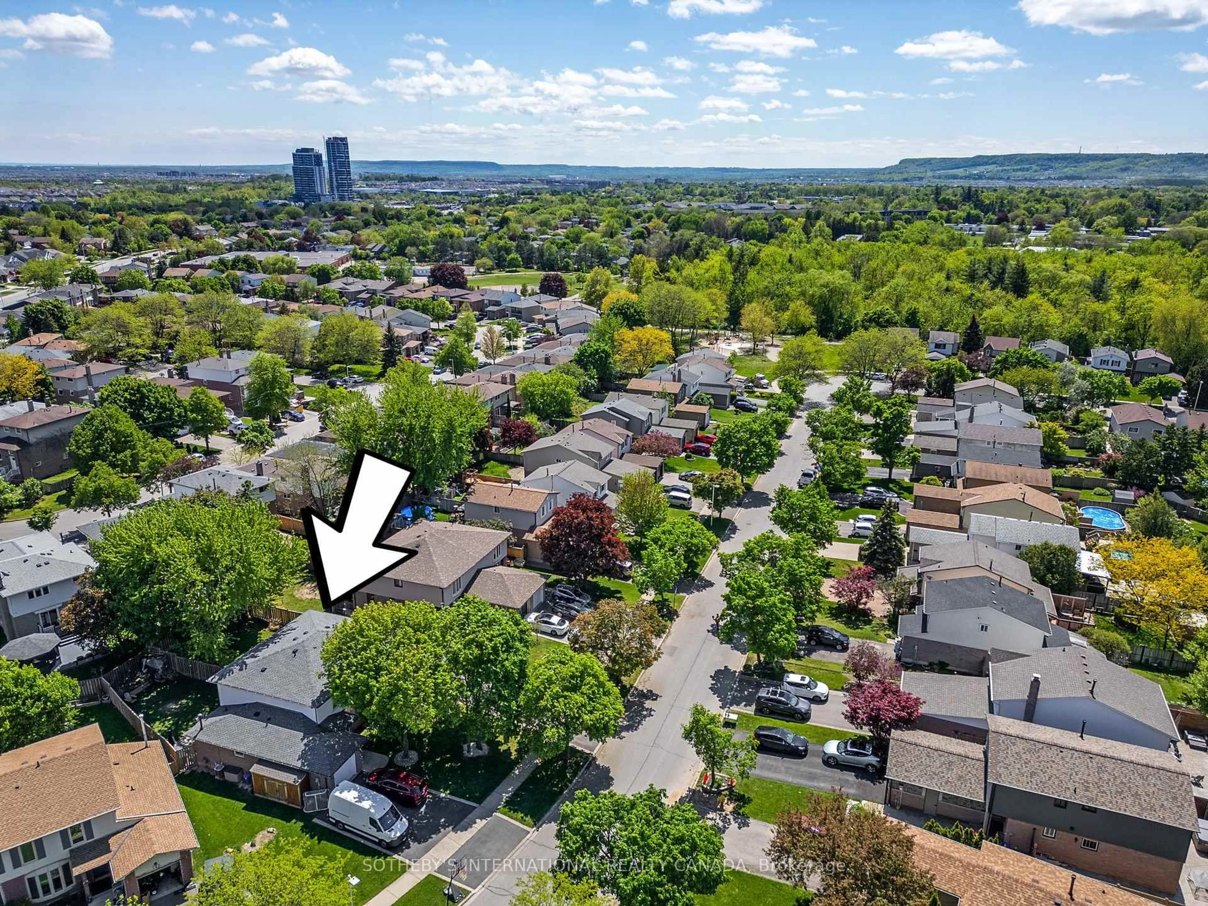 A pic from outside/outdoor area/front of a property/back of a property/a pic from drone, unknown for 724 Coulson Ave, Milton Ontario L9T 4J4