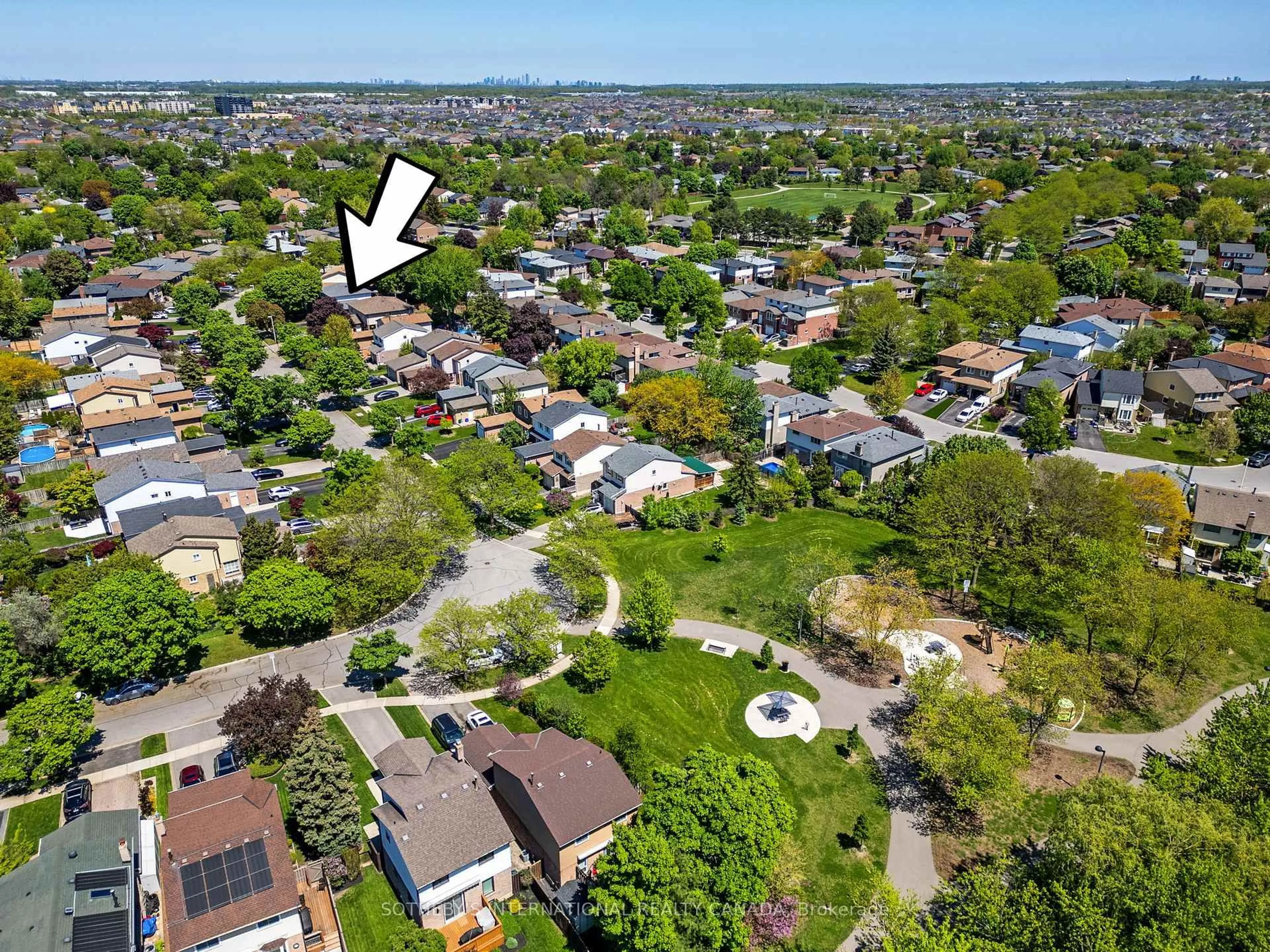 A pic from outside/outdoor area/front of a property/back of a property/a pic from drone, street for 724 Coulson Ave, Milton Ontario L9T 4J4
