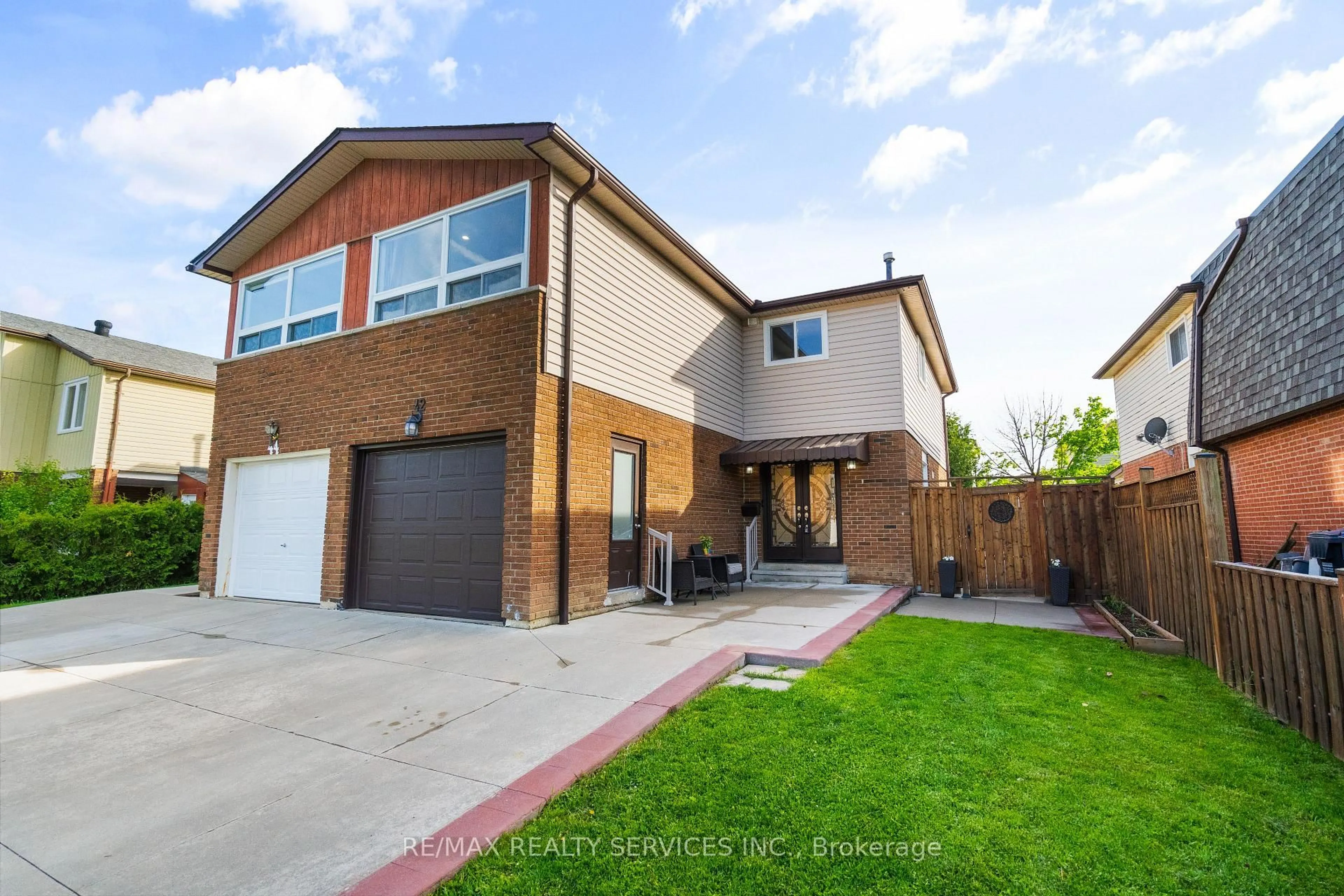 Home with brick exterior material, street for 42 Horne Dr, Brampton Ontario L6V 2V3