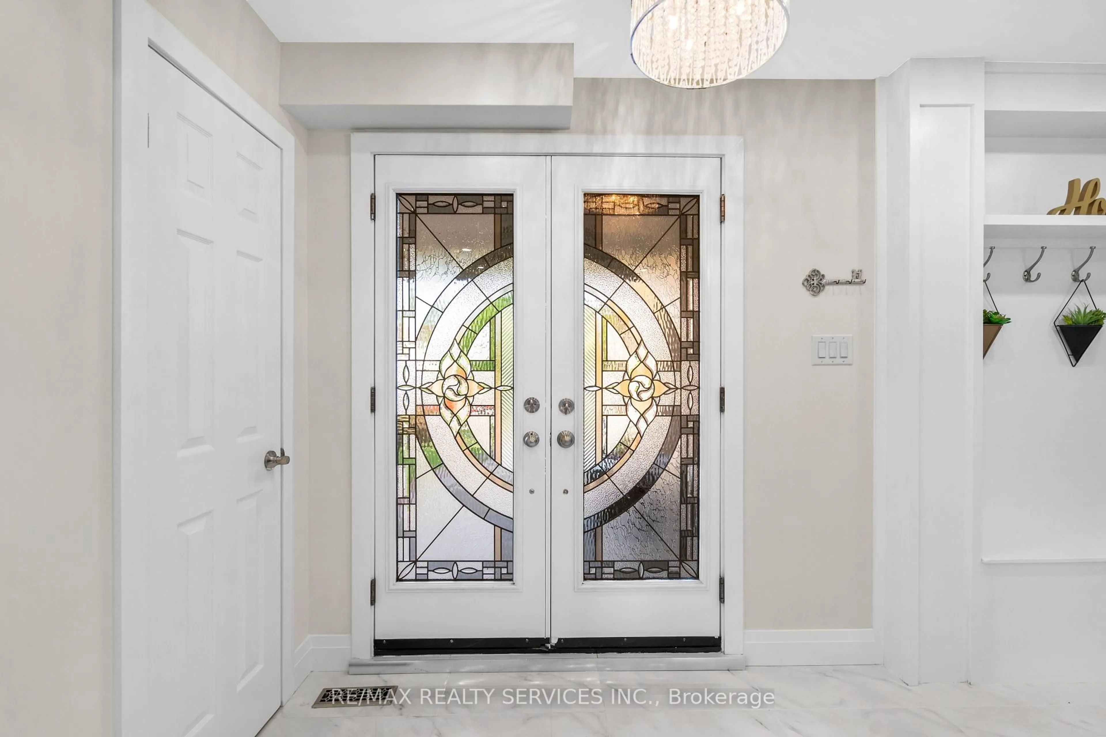 Indoor entryway for 42 Horne Dr, Brampton Ontario L6V 2V3