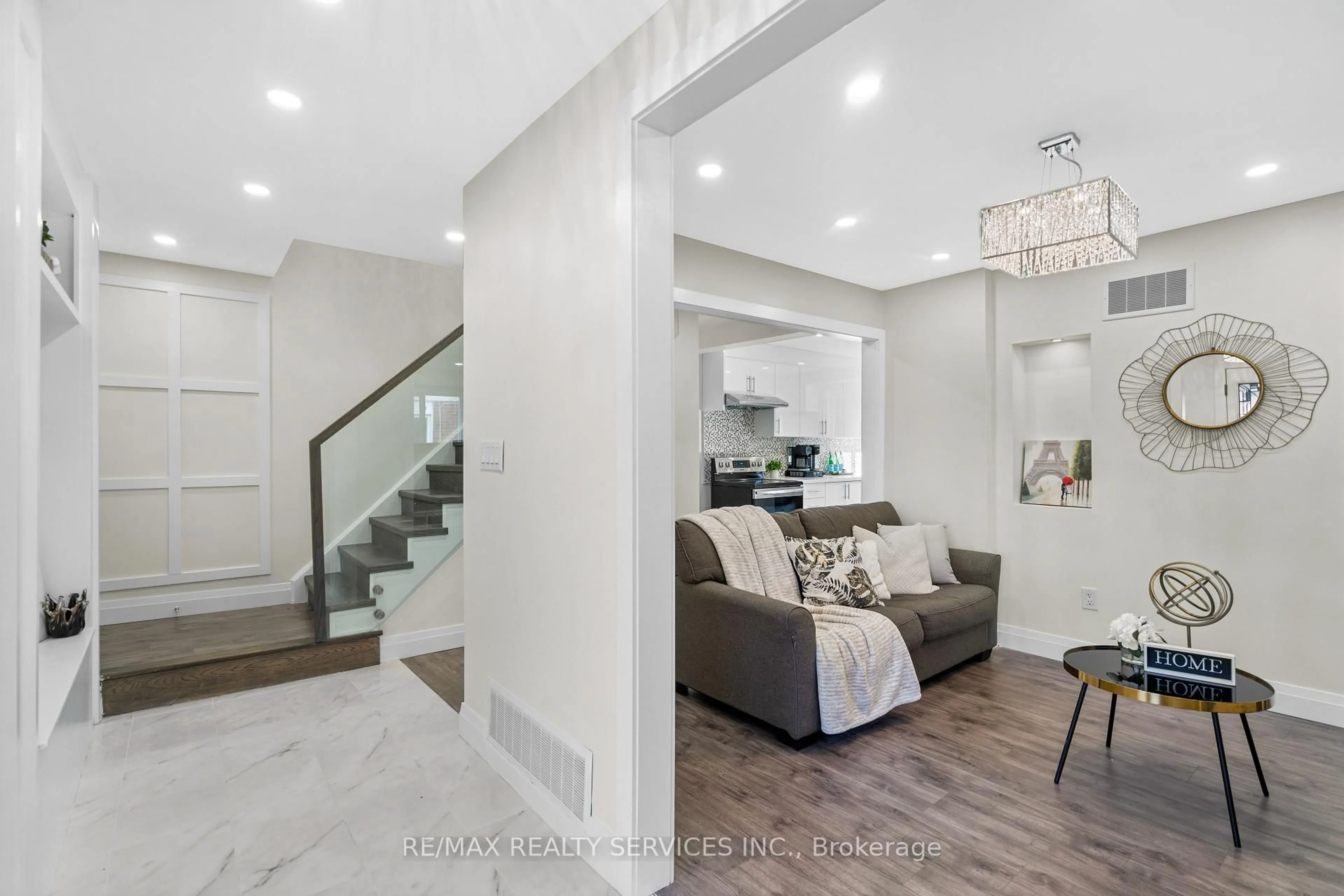 Indoor entryway for 42 Horne Dr, Brampton Ontario L6V 2V3