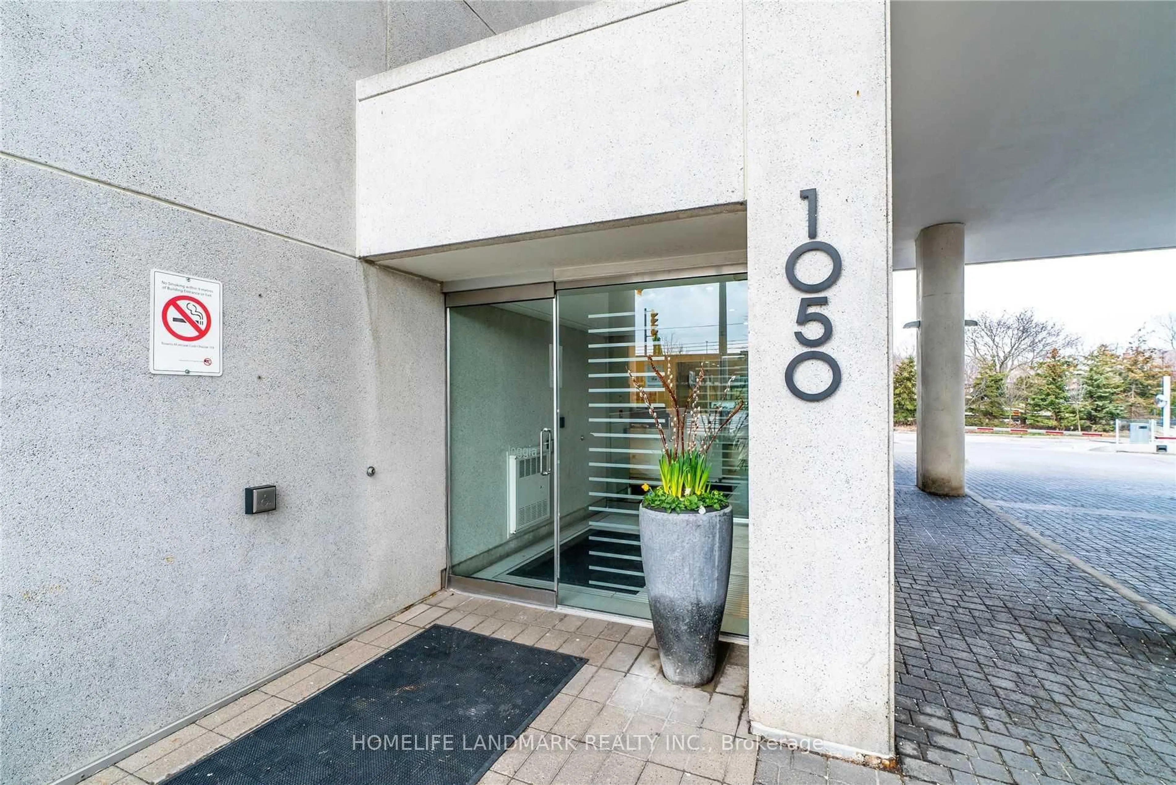 Indoor foyer for 1050 The Queensway Ave #217, Toronto Ontario M8Z 0A8