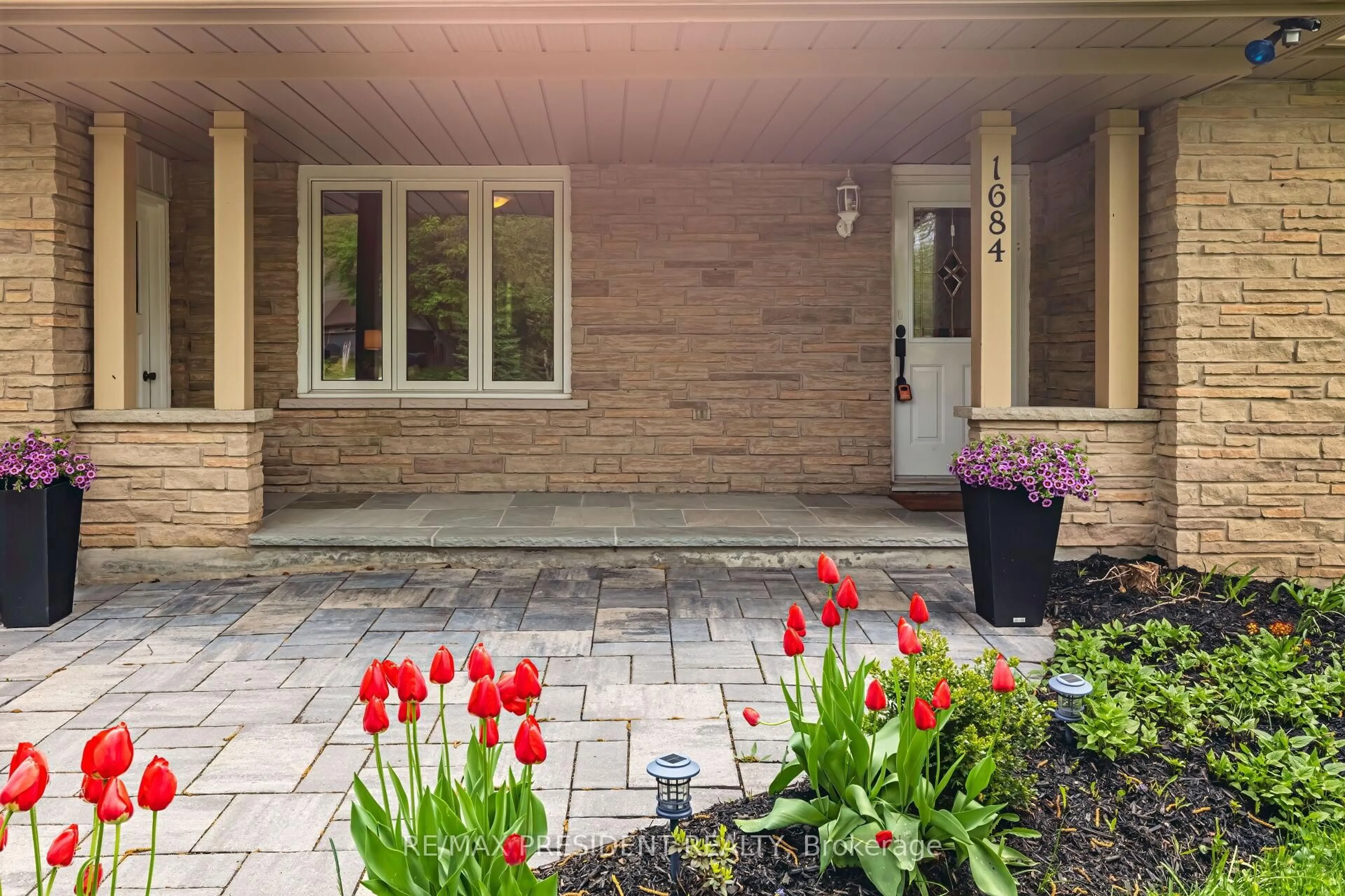 Unknown for 1684 Vaughan Dr, Caledon Ontario L7K 1C5