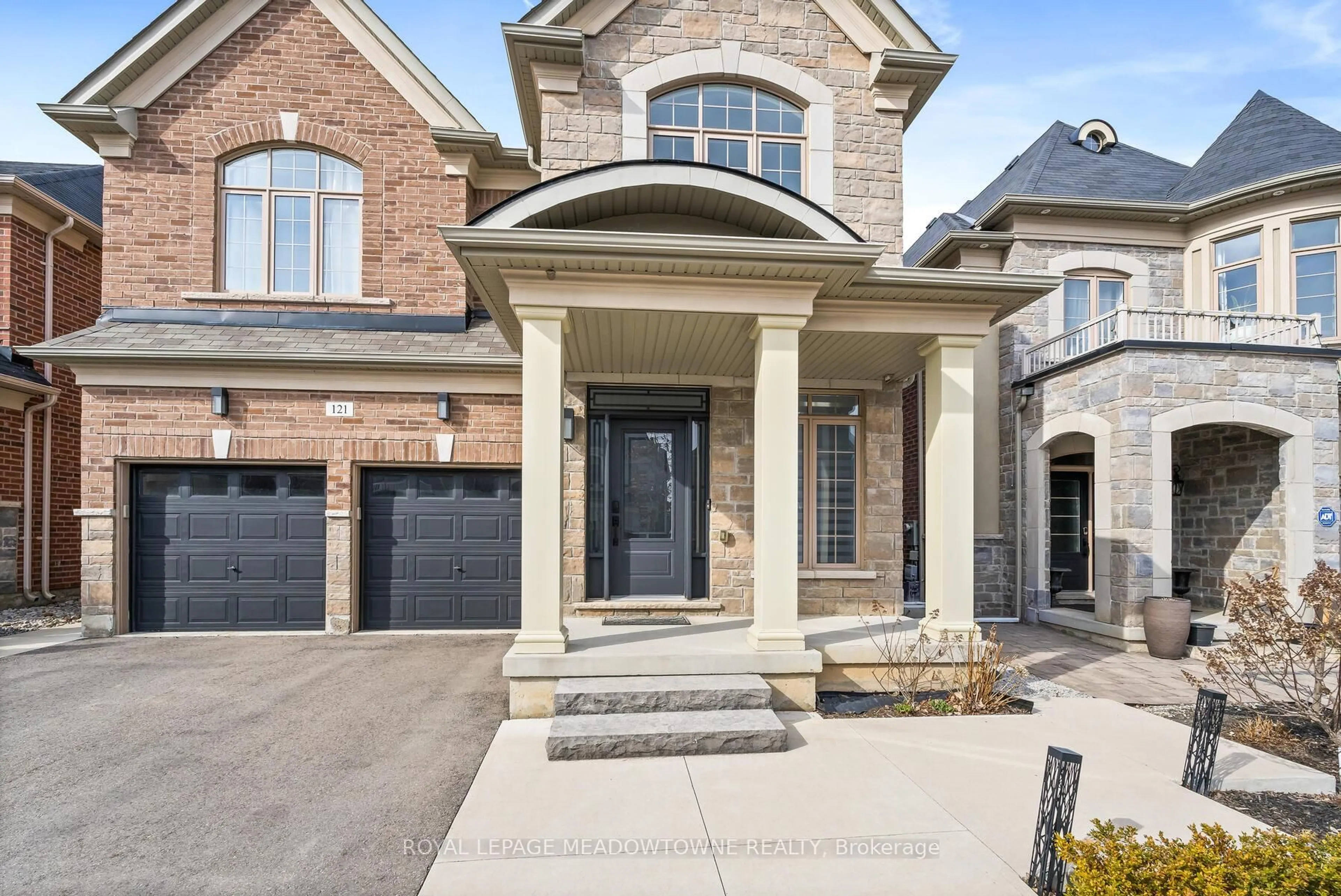 Home with brick exterior material, street for 121 Upper Canada Crt, Halton Hills Ontario L7G 0L3