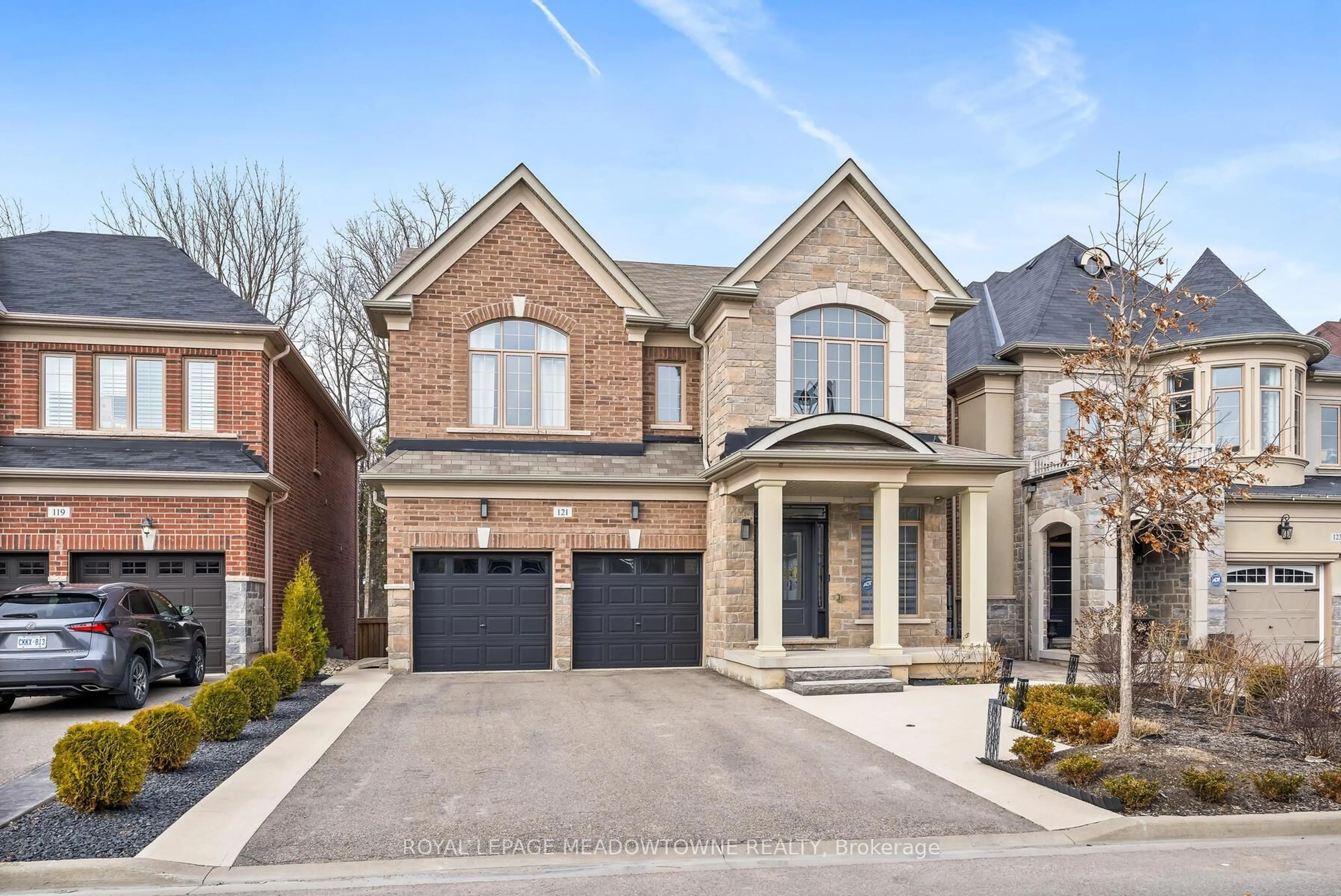 Home with brick exterior material, street for 121 Upper Canada Crt, Halton Hills Ontario L7G 0L3