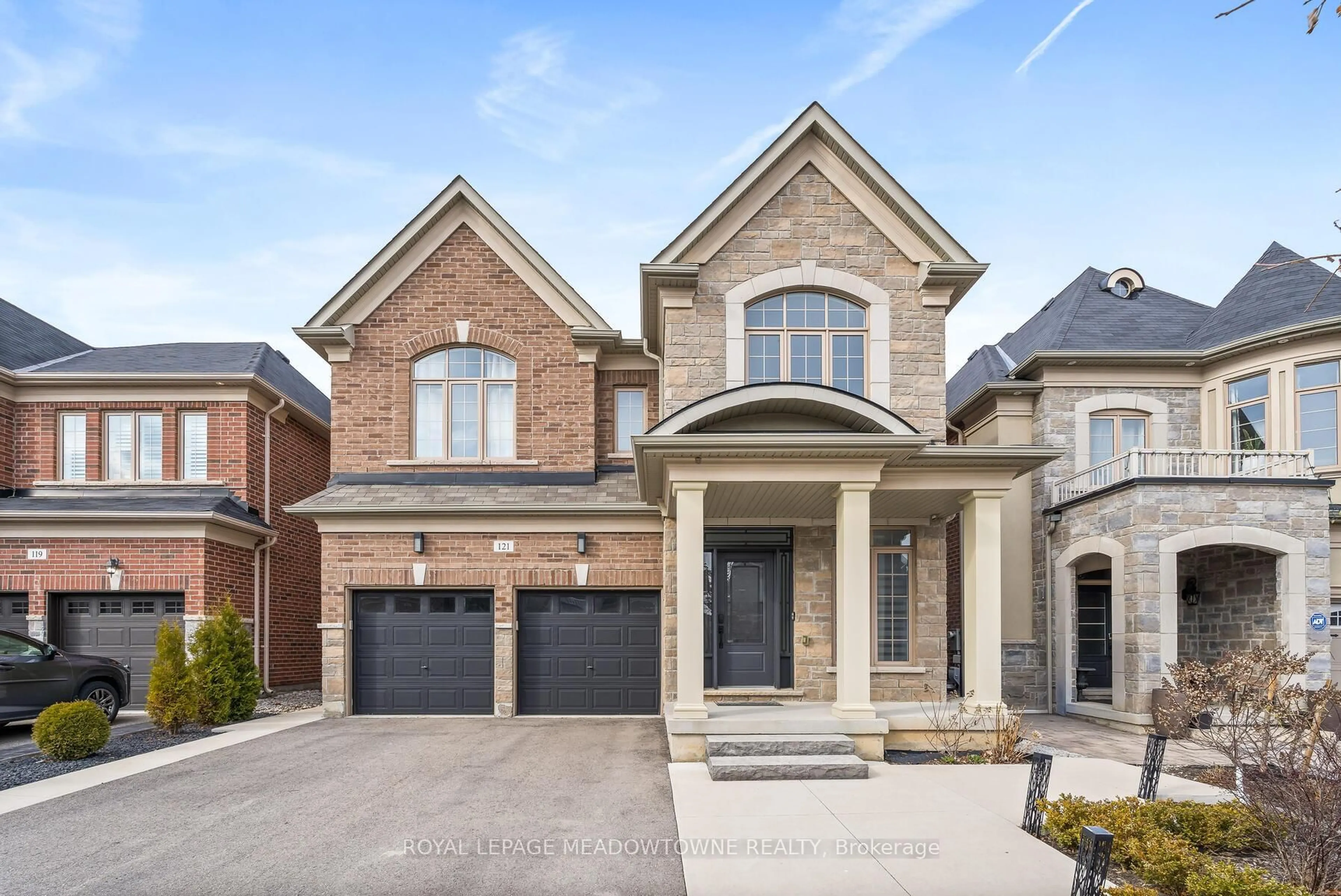 Home with brick exterior material, street for 121 Upper Canada Crt, Halton Hills Ontario L7G 0L3