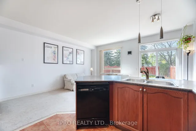Additional image 16 of 932 Ledbury Cres