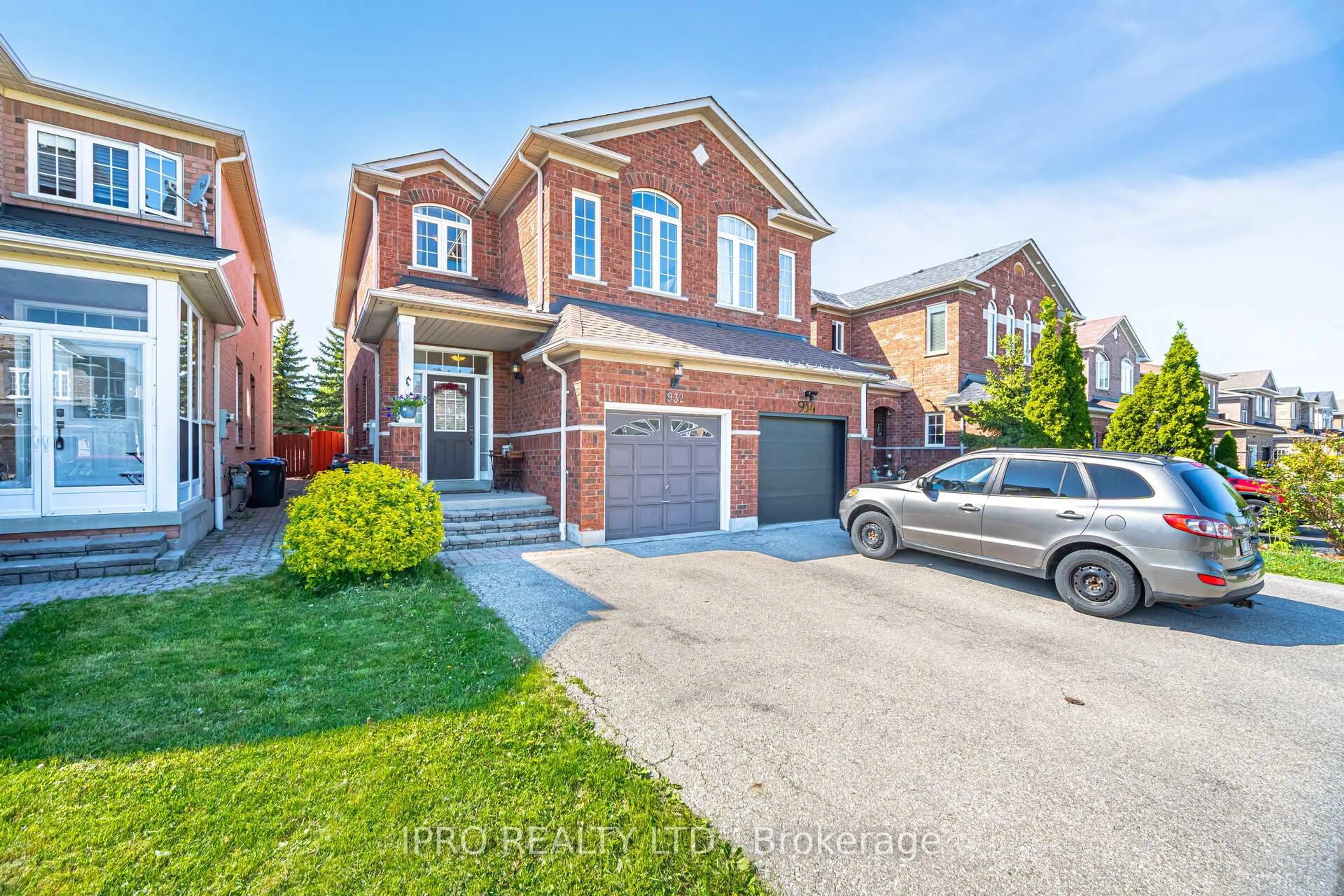 Home with brick exterior material, street for 932 Ledbury Cres, Mississauga Ontario L5V 2R3