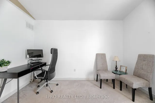 Additional image 27 of 932 Ledbury Cres
