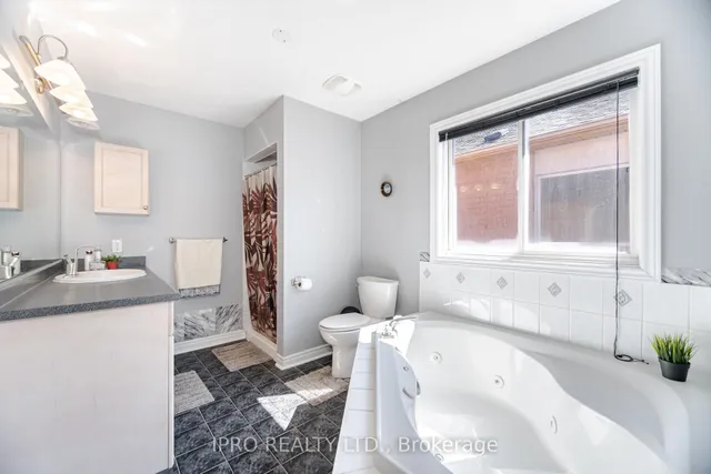 Additional image 28 of 932 Ledbury Cres