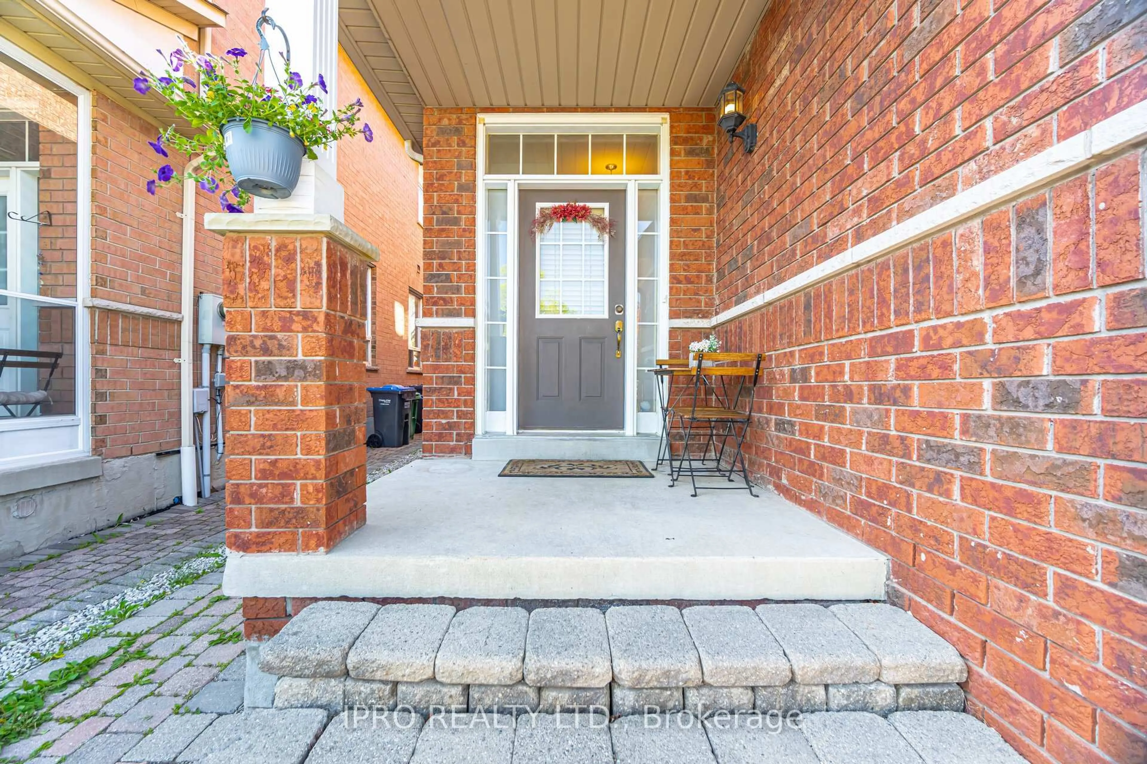 Unknown for 932 Ledbury Cres, Mississauga Ontario L5V 2R3
