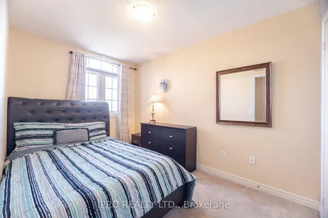 Additional image 32 of 932 Ledbury Cres
