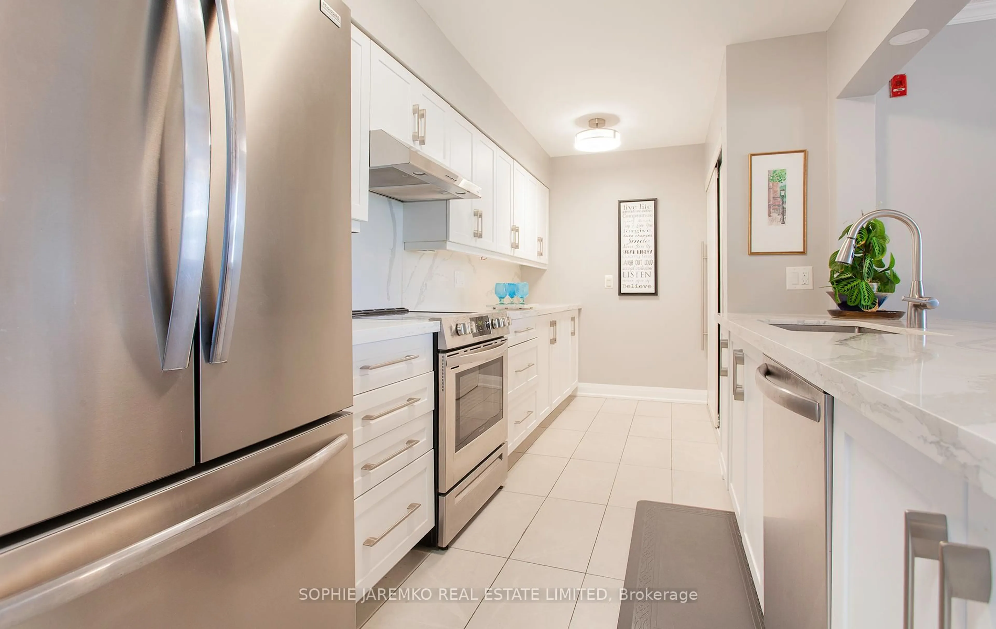 Standard kitchen, ceramic/tile floor for 22 Southport St #538, Toronto Ontario M6S 4Y9