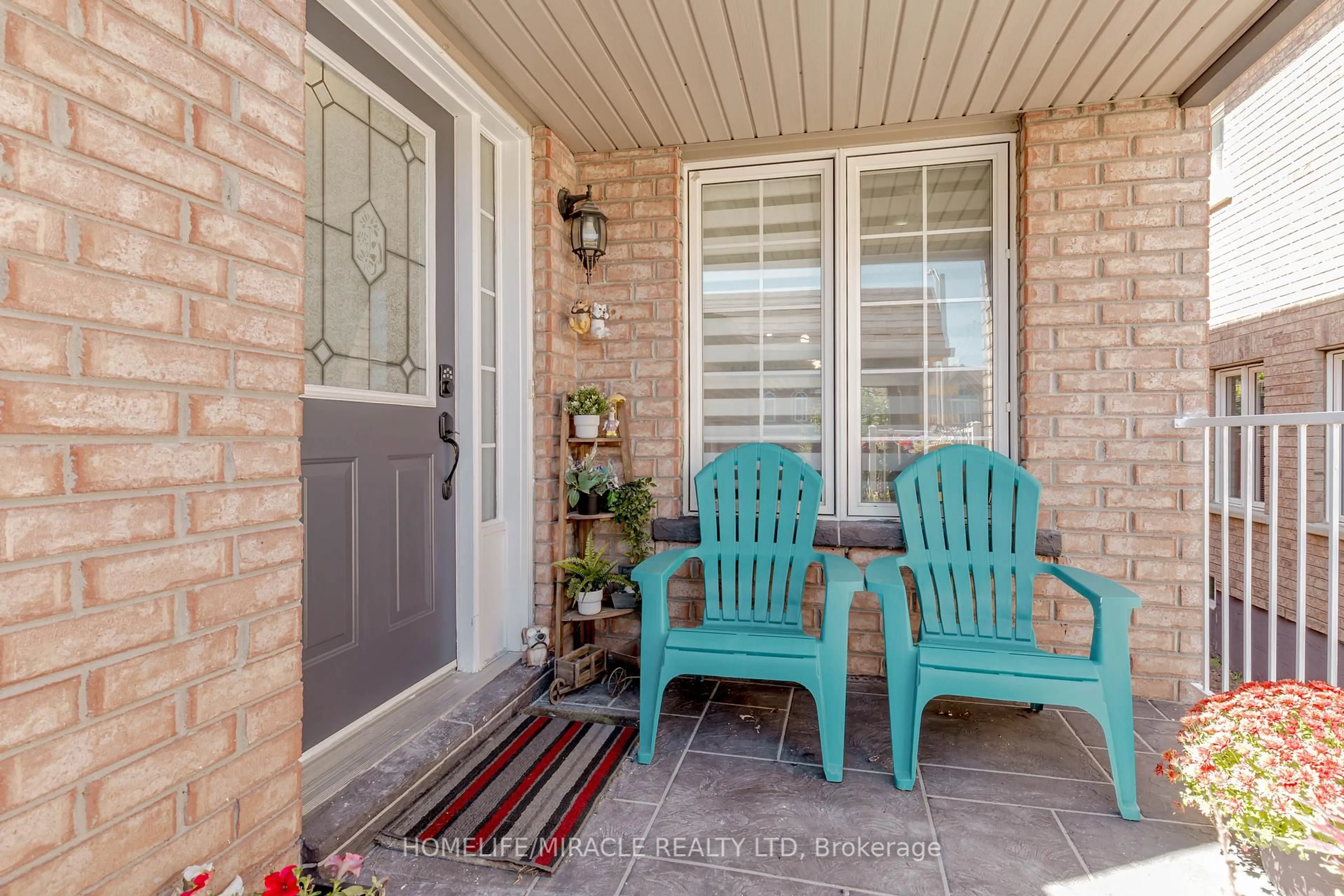 Indoor entryway for 56 Summerdale Cres, Brampton Ontario L6X 4V9